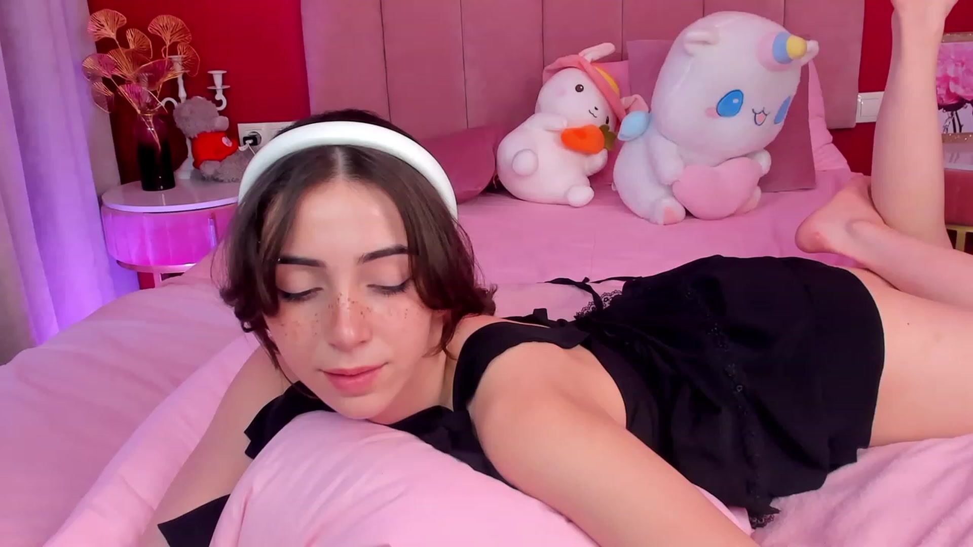 Gallery image thumbnail from ElsaYoung's myfreecams stream on, 06/09/2023, 09:13 image 11 of 20