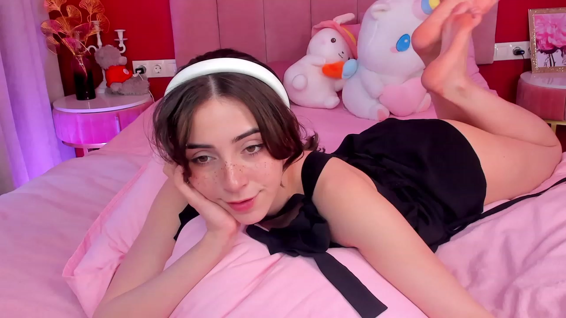 Gallery image thumbnail from ElsaYoung's myfreecams stream on, 06/09/2023, 09:13 image 6 of 20