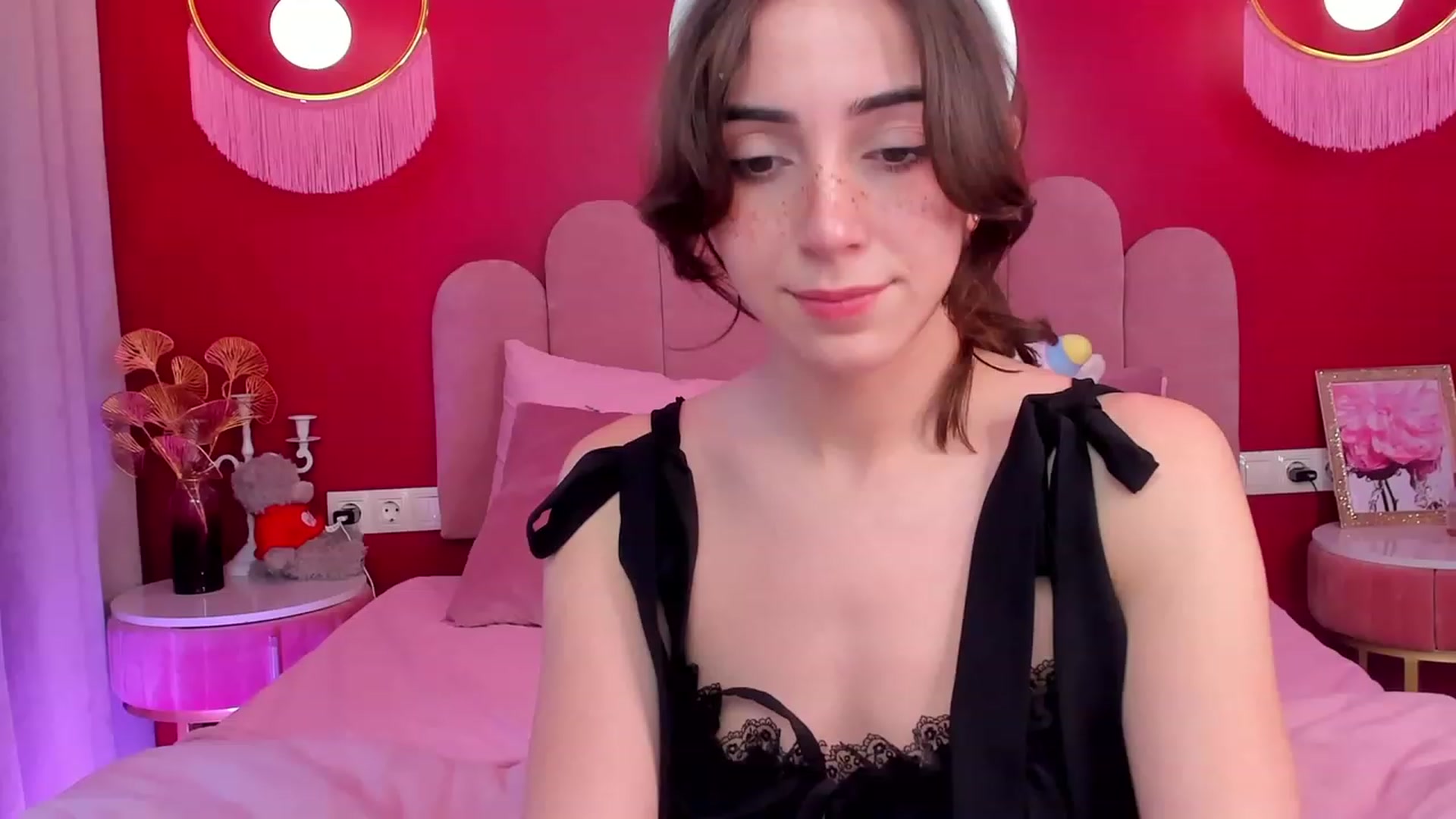 Gallery image thumbnail from ElsaYoung's myfreecams stream on, 06/09/2023, 09:13 image 3 of 20