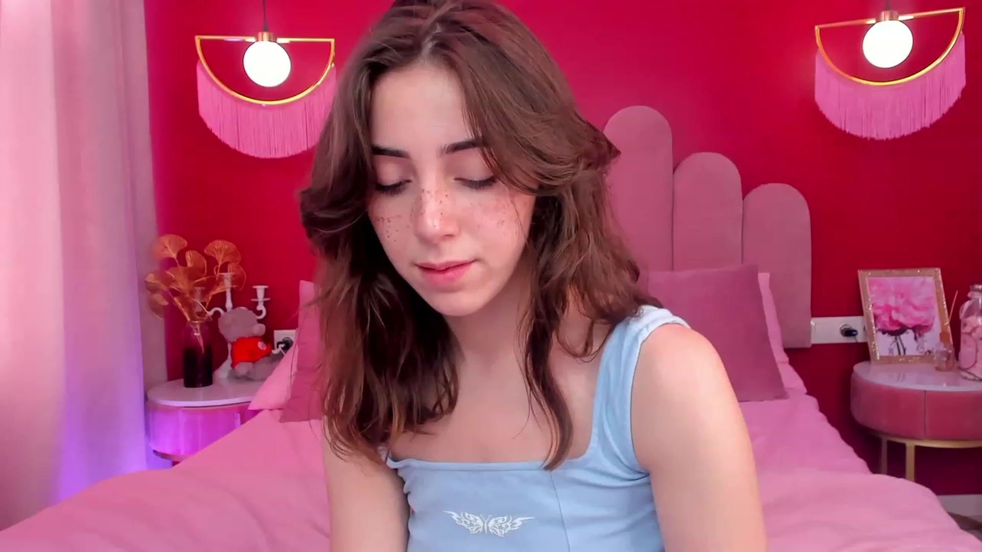 Gallery image thumbnail from ElsaYoung's myfreecams stream on, 06/10/2023, 07:13 image 8 of 20