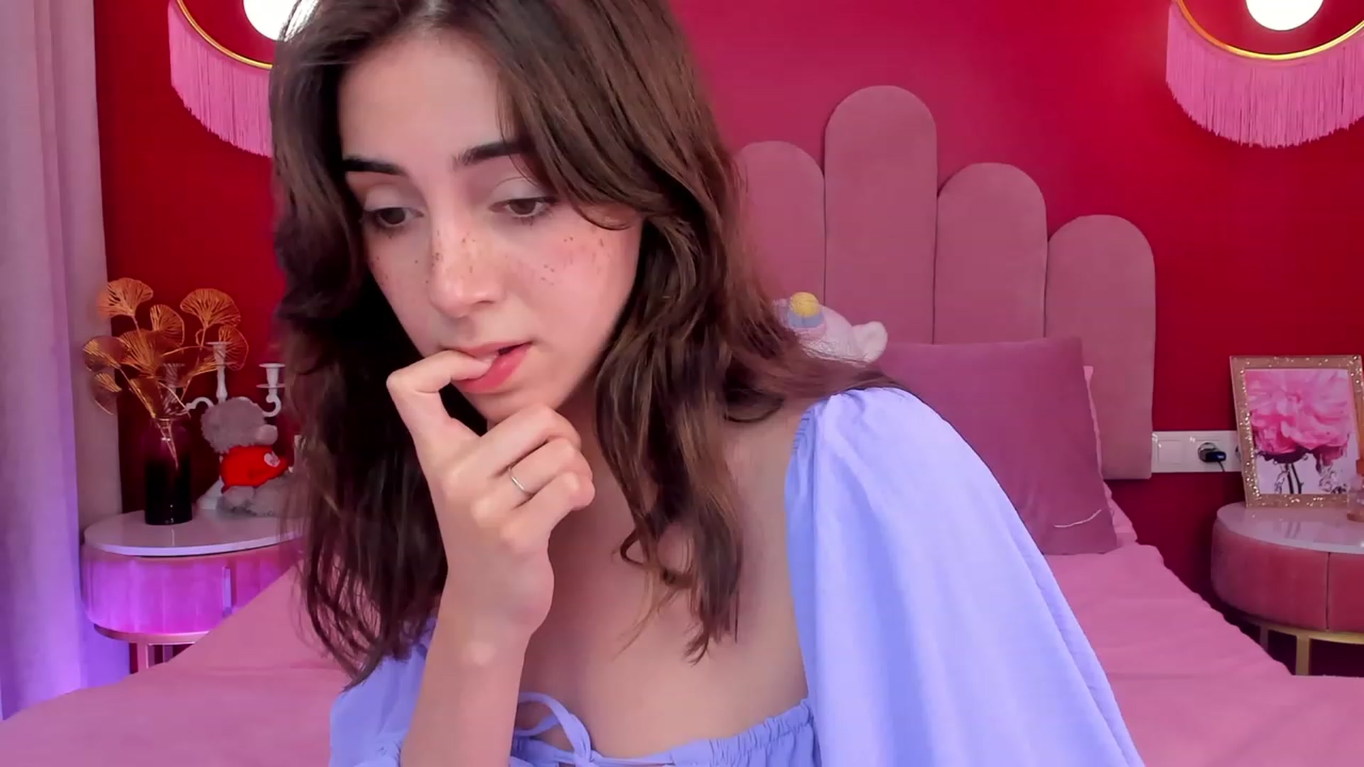 Gallery image thumbnail from ElsaYoung's myfreecams stream on, 06/11/2023, 13:40 image 11 of 20