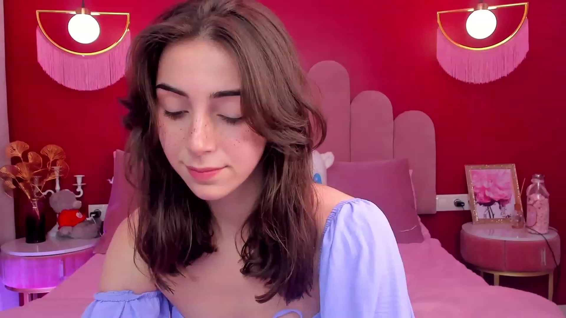 Gallery image thumbnail from ElsaYoung's myfreecams stream on, 06/11/2023, 13:40 image 3 of 20