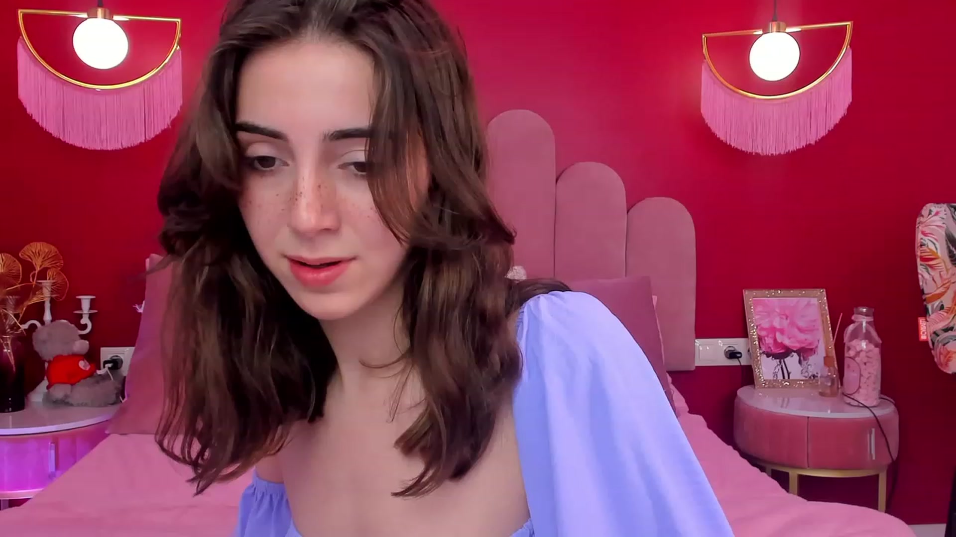 Gallery image thumbnail from ElsaYoung's myfreecams stream on, 06/11/2023, 14:17 image 8 of 20