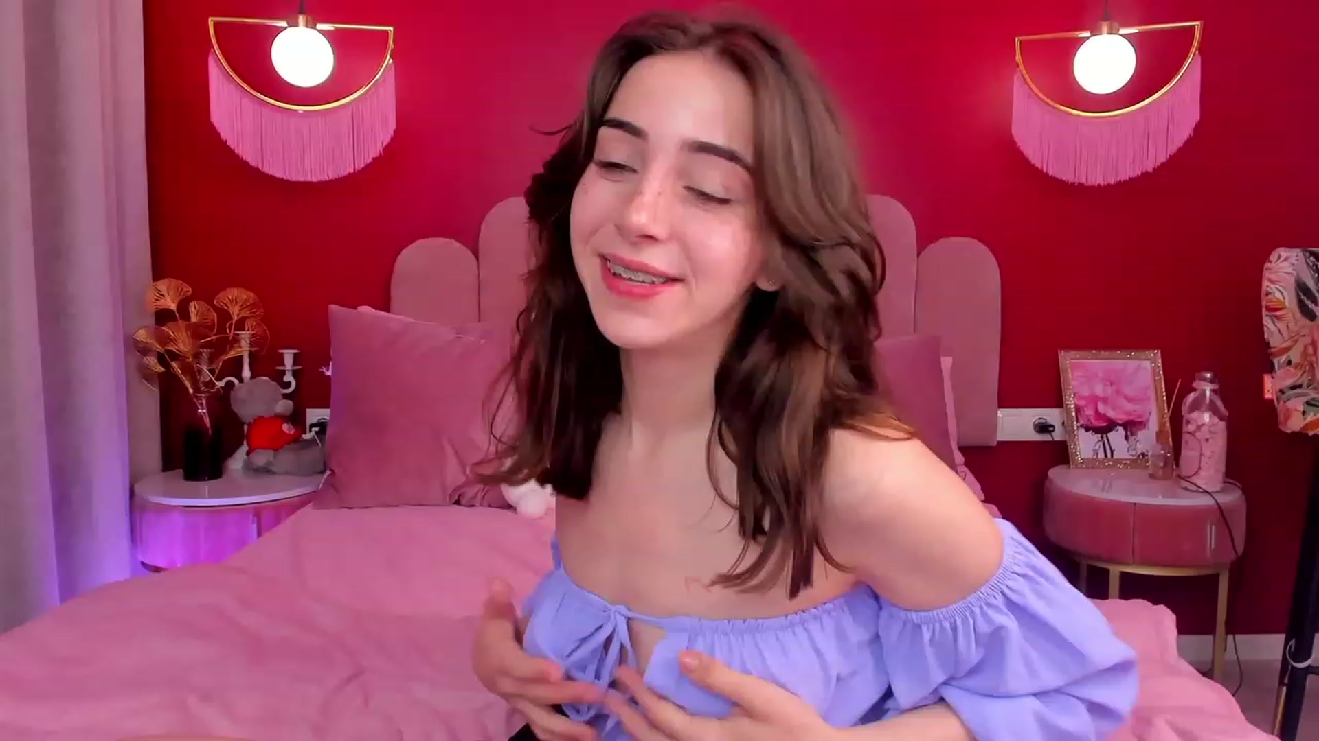 Gallery image thumbnail from ElsaYoung's myfreecams stream on, 06/11/2023, 18:09 image 13 of 20