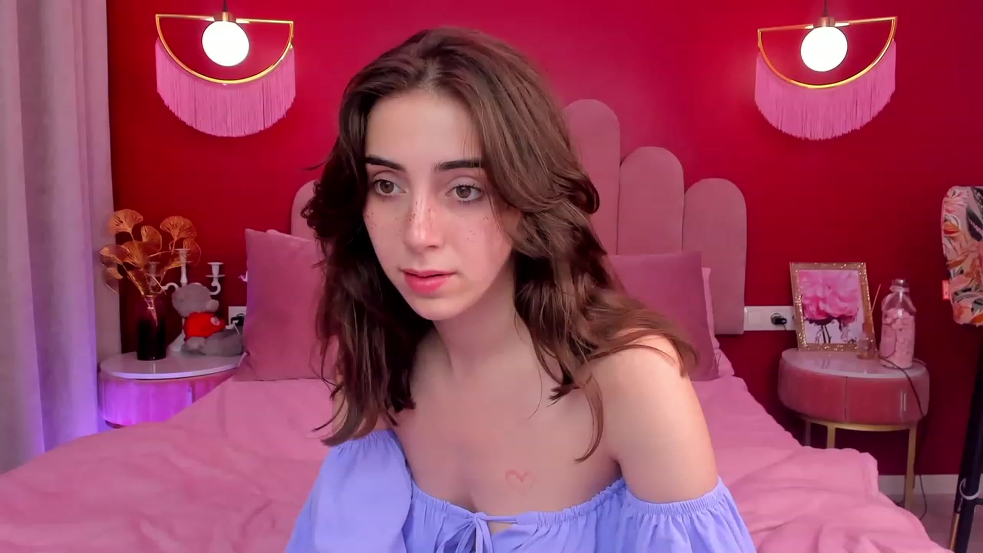 Gallery image thumbnail from ElsaYoung's myfreecams stream on, 06/11/2023, 18:09 image 12 of 20
