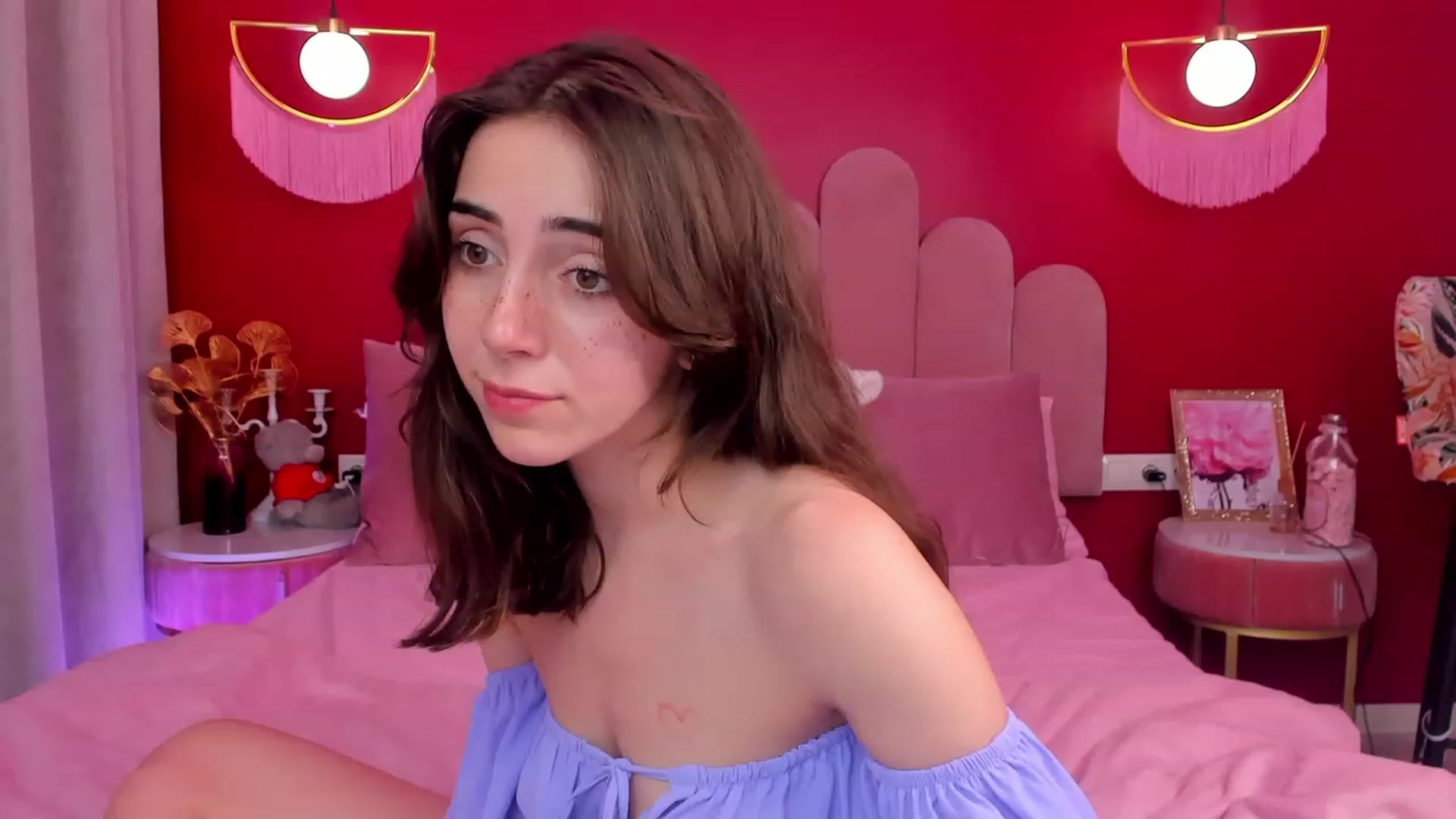 Gallery image thumbnail from ElsaYoung's myfreecams stream on, 06/11/2023, 18:09 image 2 of 20