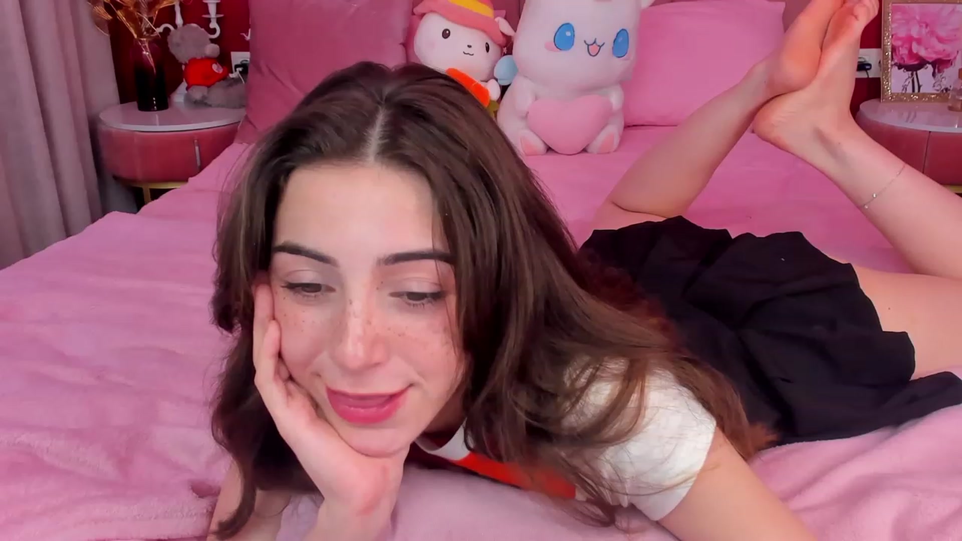 Gallery image thumbnail from ElsaYoung's myfreecams stream on, 06/13/2023, 13:56 image 14 of 20
