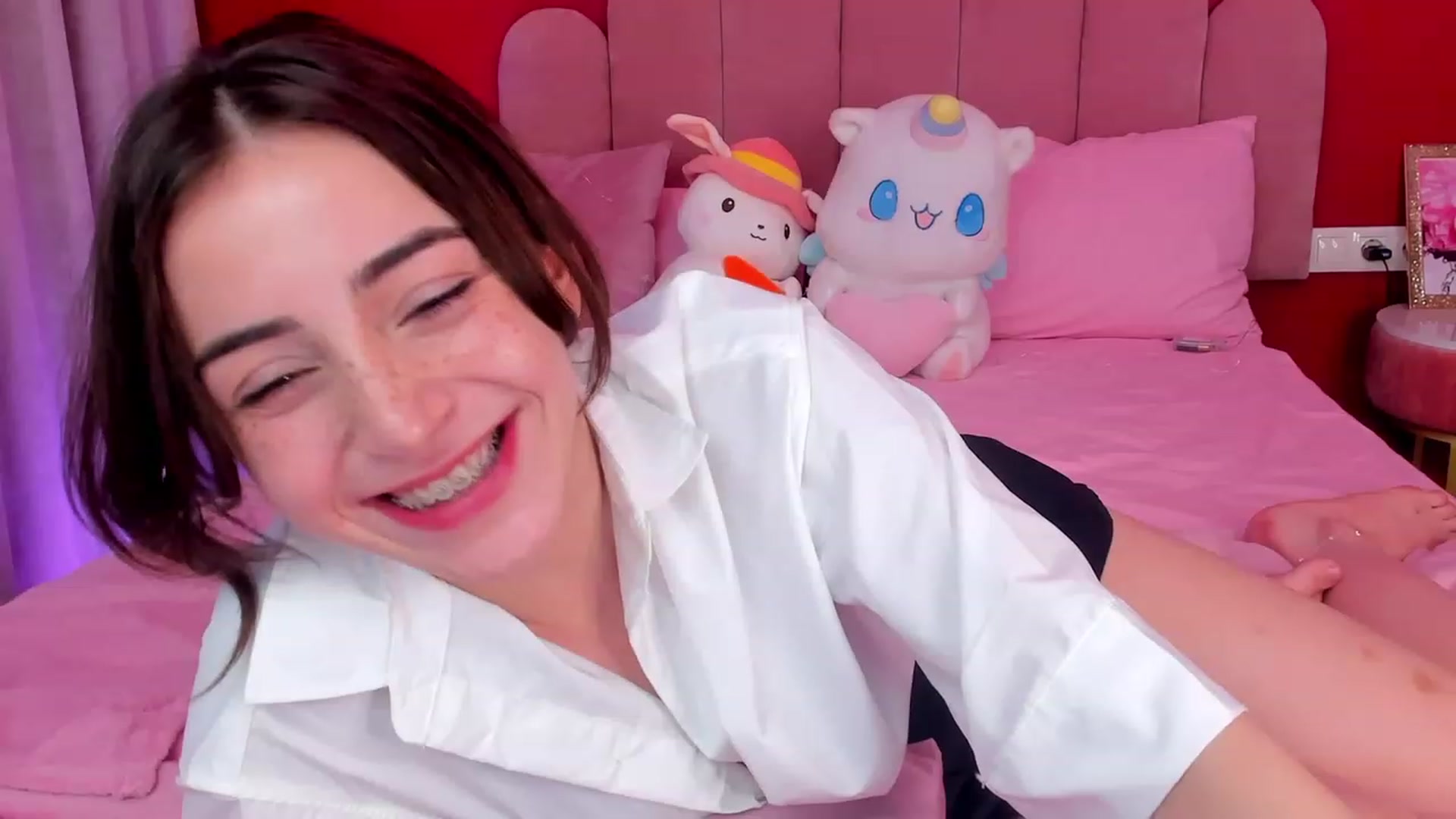 Gallery image thumbnail from ElsaYoung's myfreecams stream on, 06/13/2023, 15:29 image 16 of 20