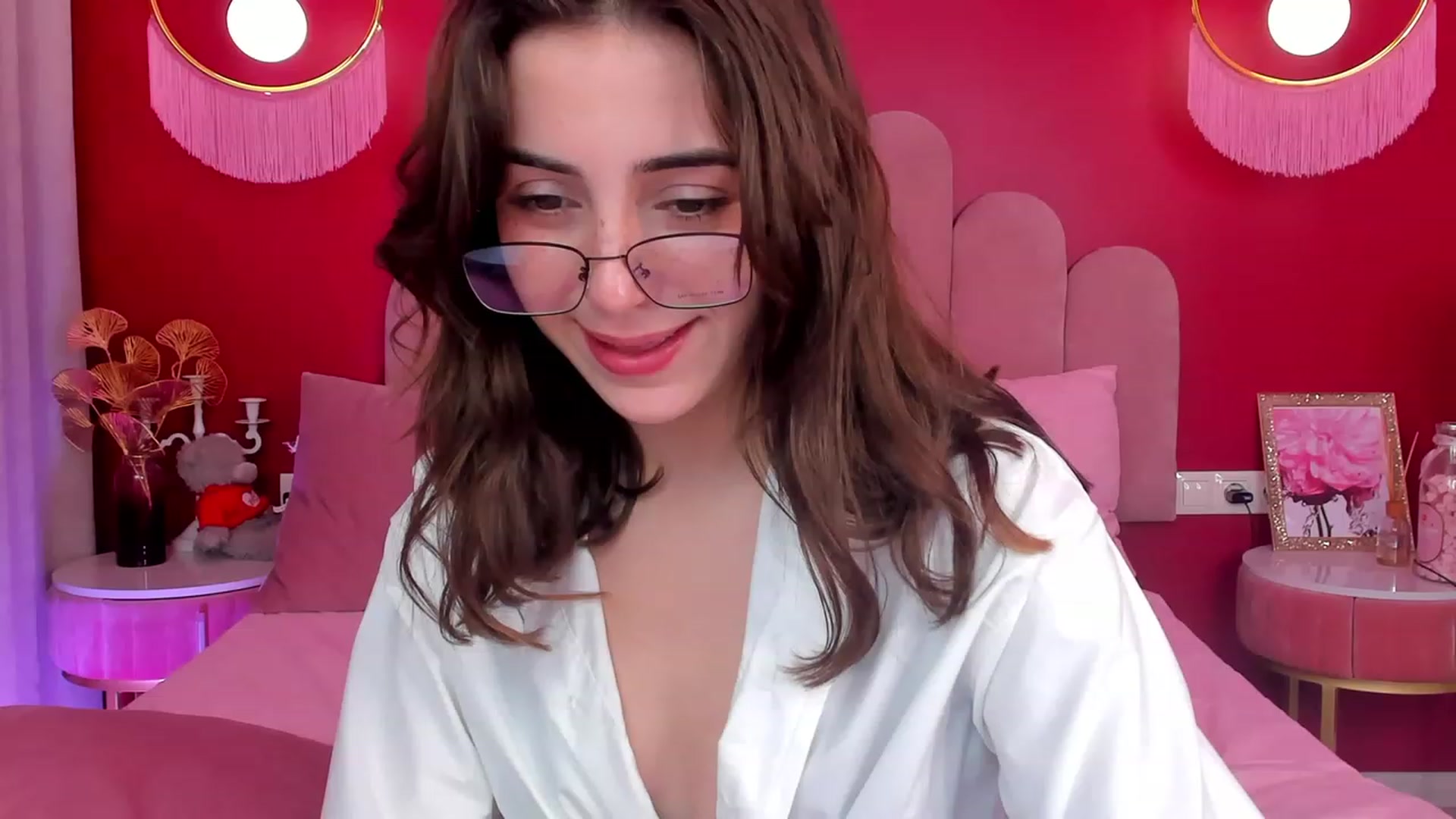 Gallery image thumbnail from ElsaYoung's myfreecams stream on, 06/13/2023, 17:53 image 6 of 20