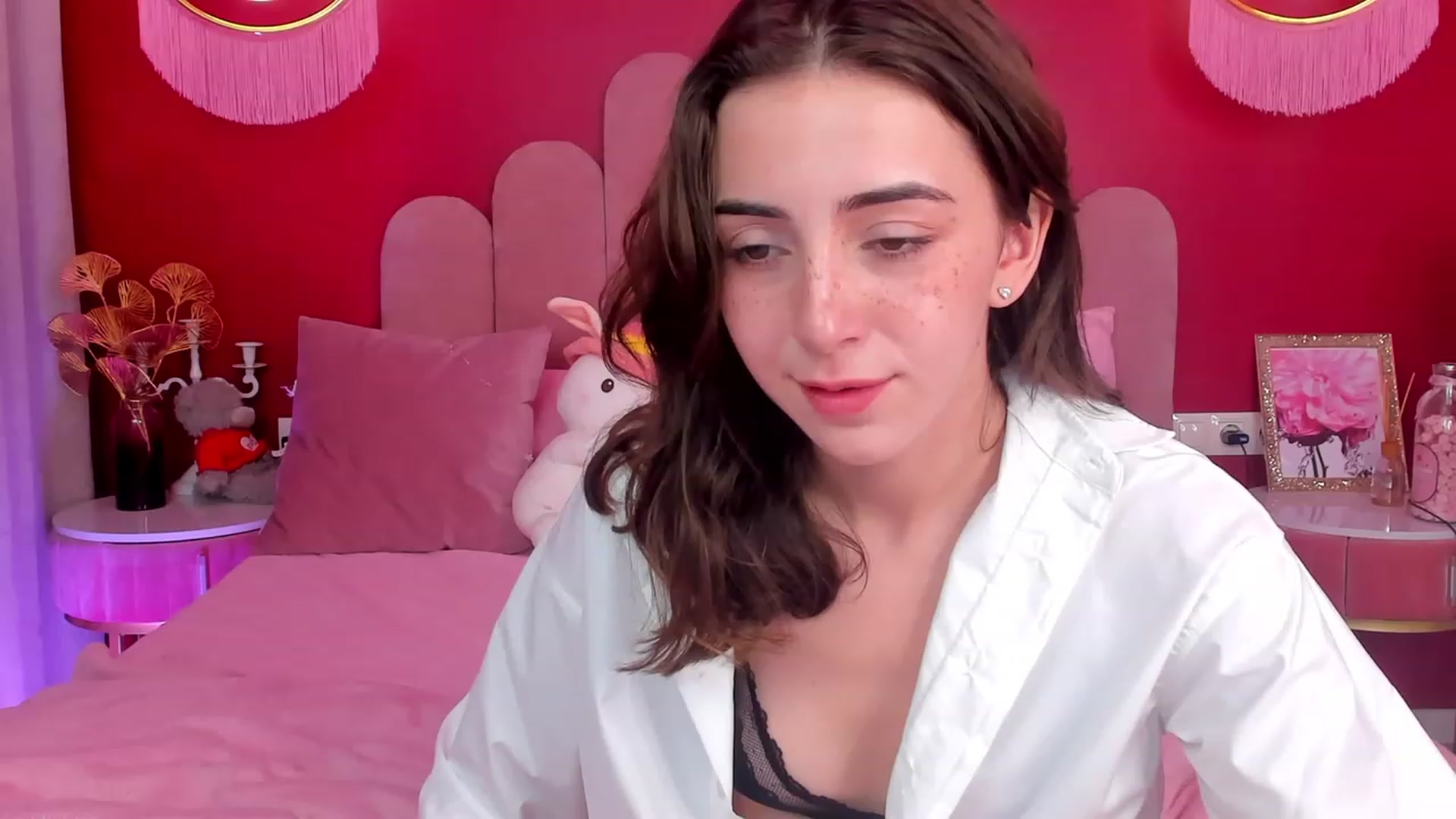 Gallery image thumbnail from ElsaYoung's myfreecams stream on, 06/13/2023, 17:53 image 12 of 20