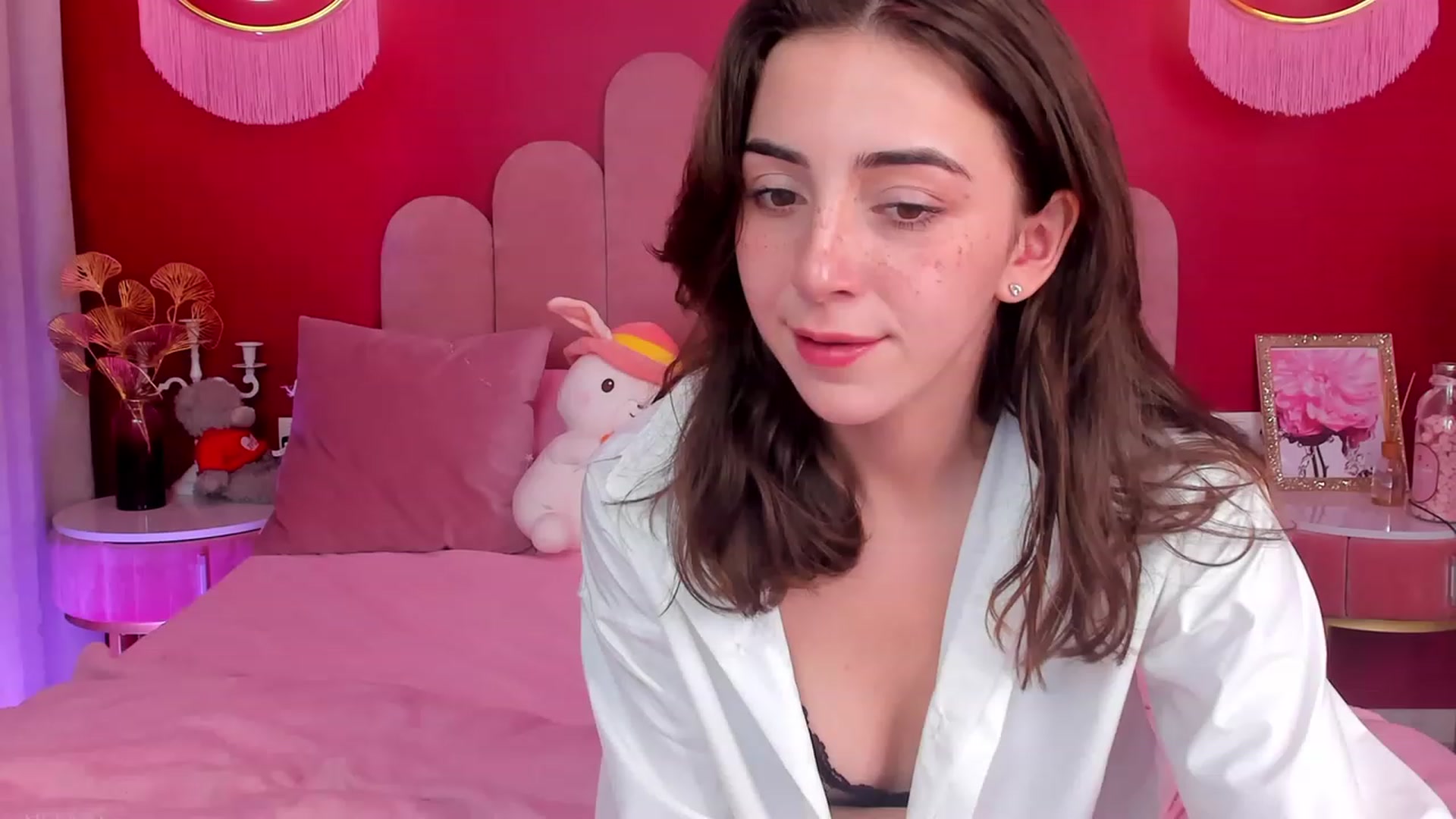 Gallery image thumbnail from ElsaYoung's myfreecams stream on, 06/13/2023, 17:53 image 9 of 20
