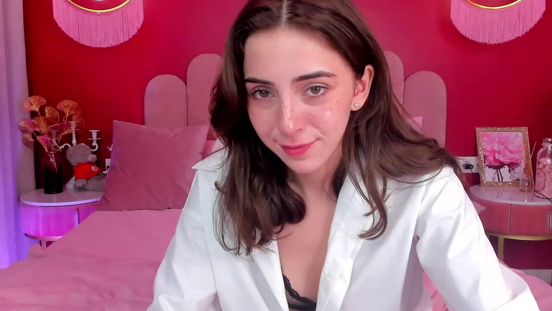 Gallery image thumbnail from ElsaYoung's myfreecams stream on, 06/13/2023, 17:53 image 10 of 20