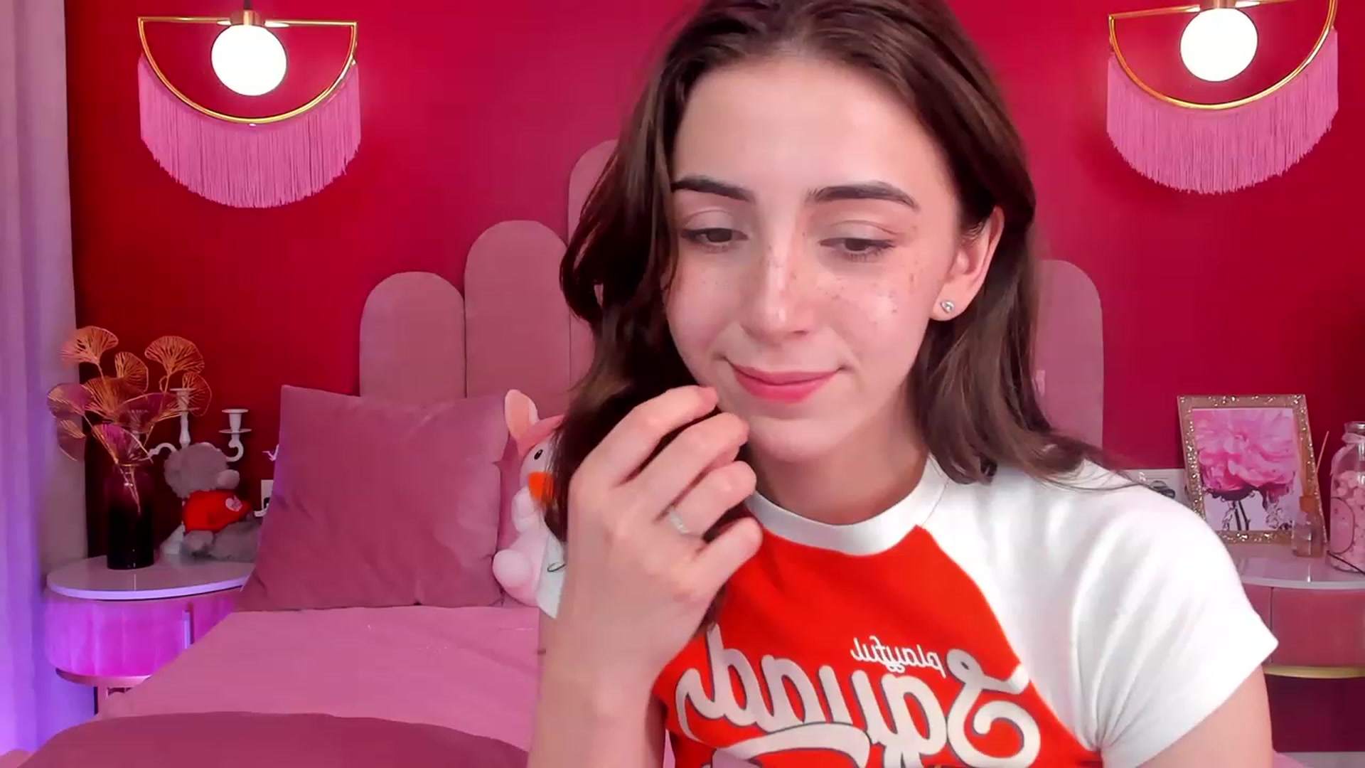 Gallery image thumbnail from ElsaYoung's myfreecams stream on, 06/13/2023, 19:21 image 6 of 20