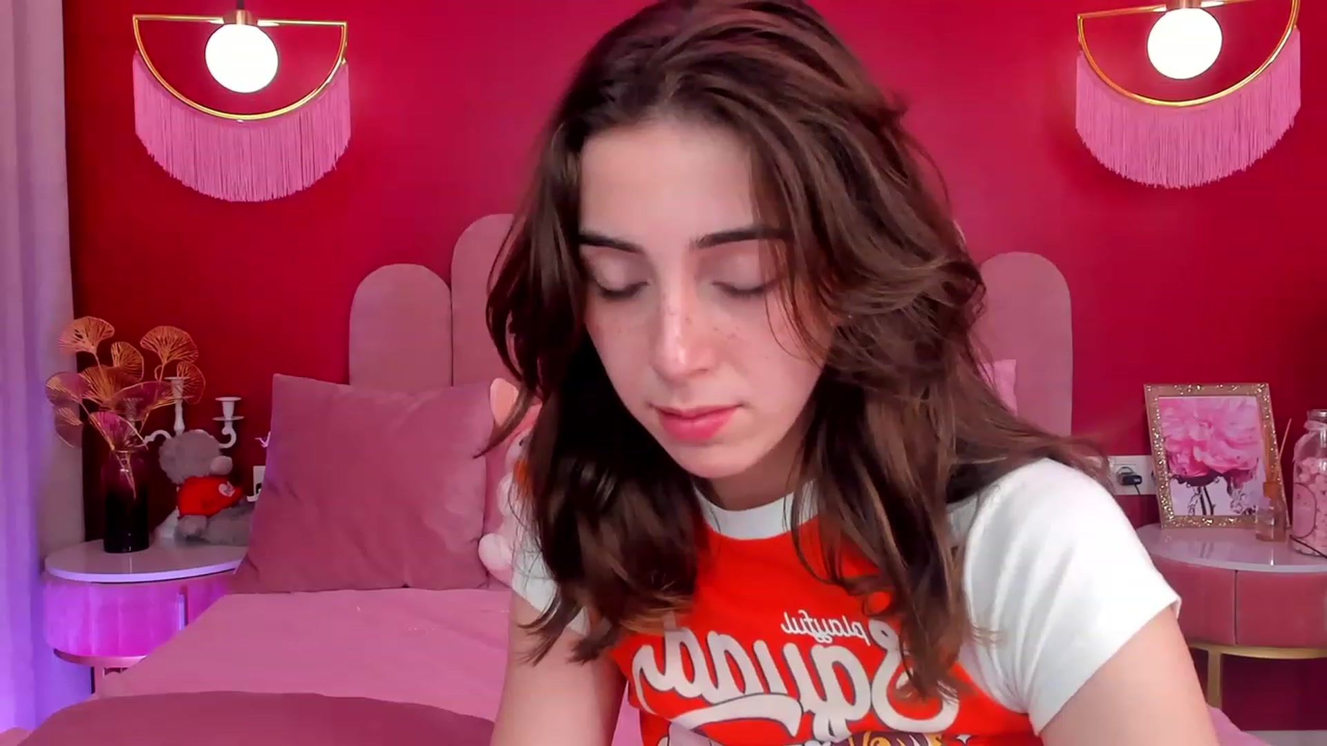 Gallery image thumbnail from ElsaYoung's myfreecams stream on, 06/13/2023, 19:21 image 8 of 20