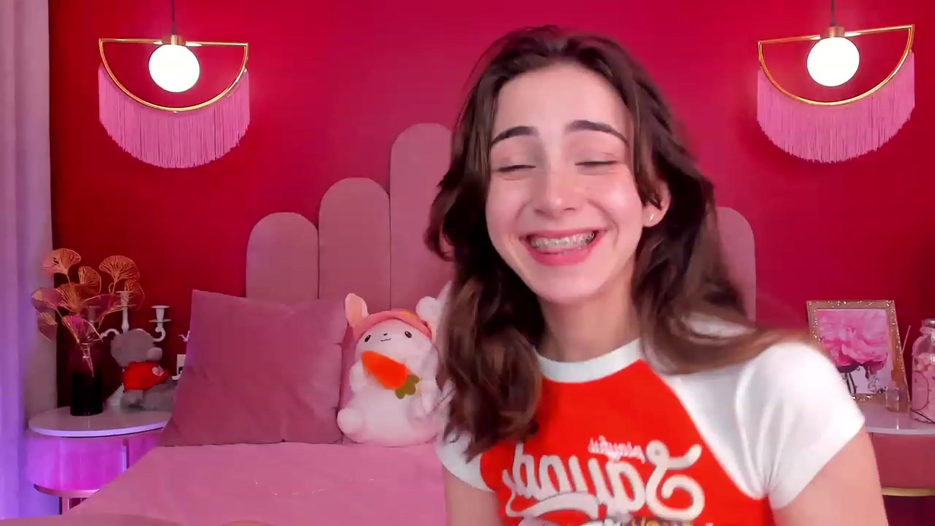 Gallery image thumbnail from ElsaYoung's myfreecams stream on, 06/13/2023, 19:21 image 16 of 20