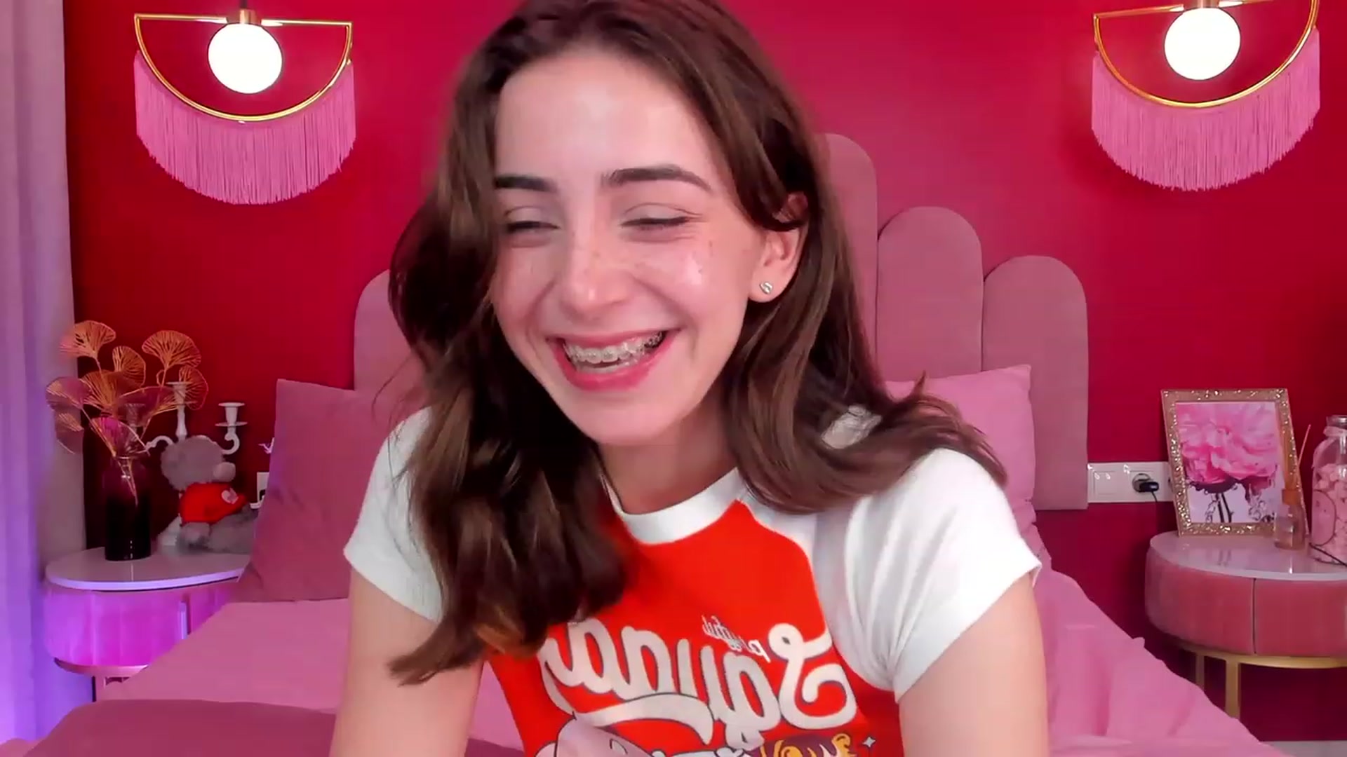 Gallery image thumbnail from ElsaYoung's myfreecams stream on, 06/13/2023, 19:21 image 11 of 20