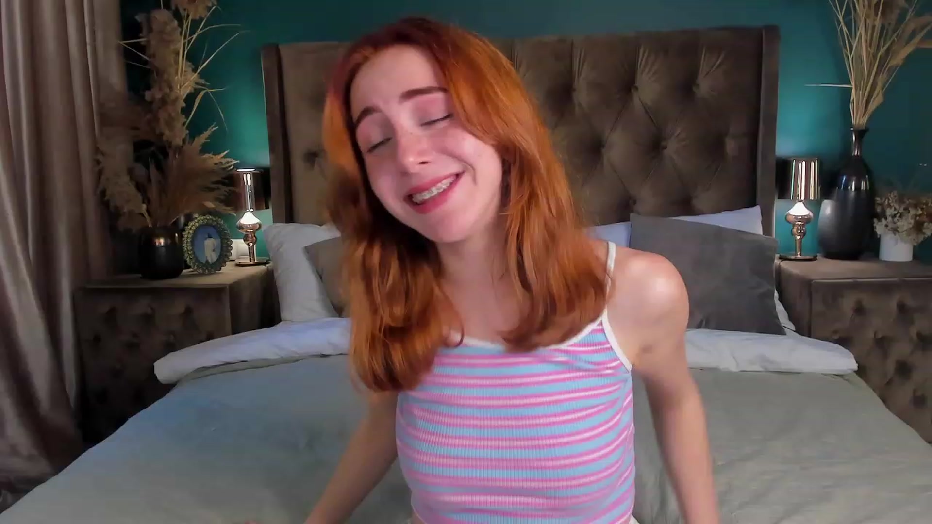 Gallery image thumbnail from ElsaYoung's myfreecams stream on, 06/16/2023, 07:50 image 13 of 20
