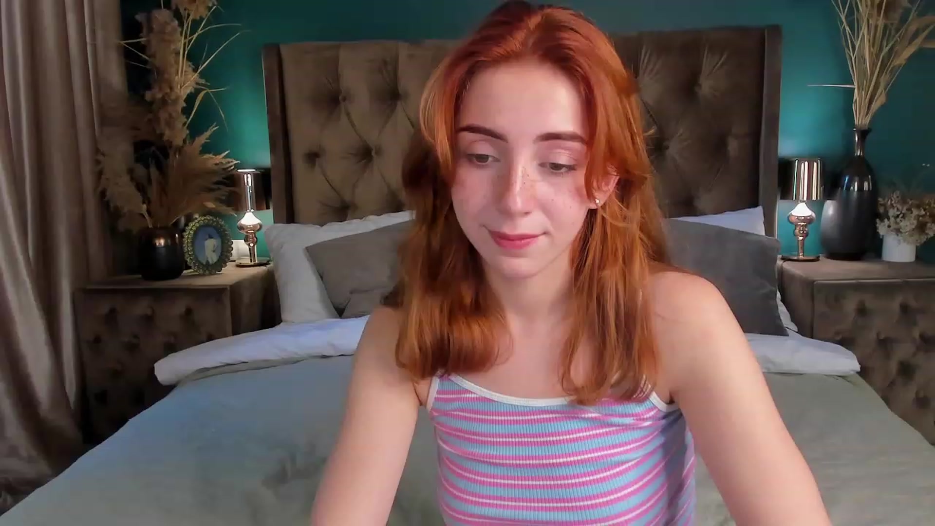 Gallery image thumbnail from ElsaYoung's myfreecams stream on, 06/16/2023, 07:50 image 17 of 20