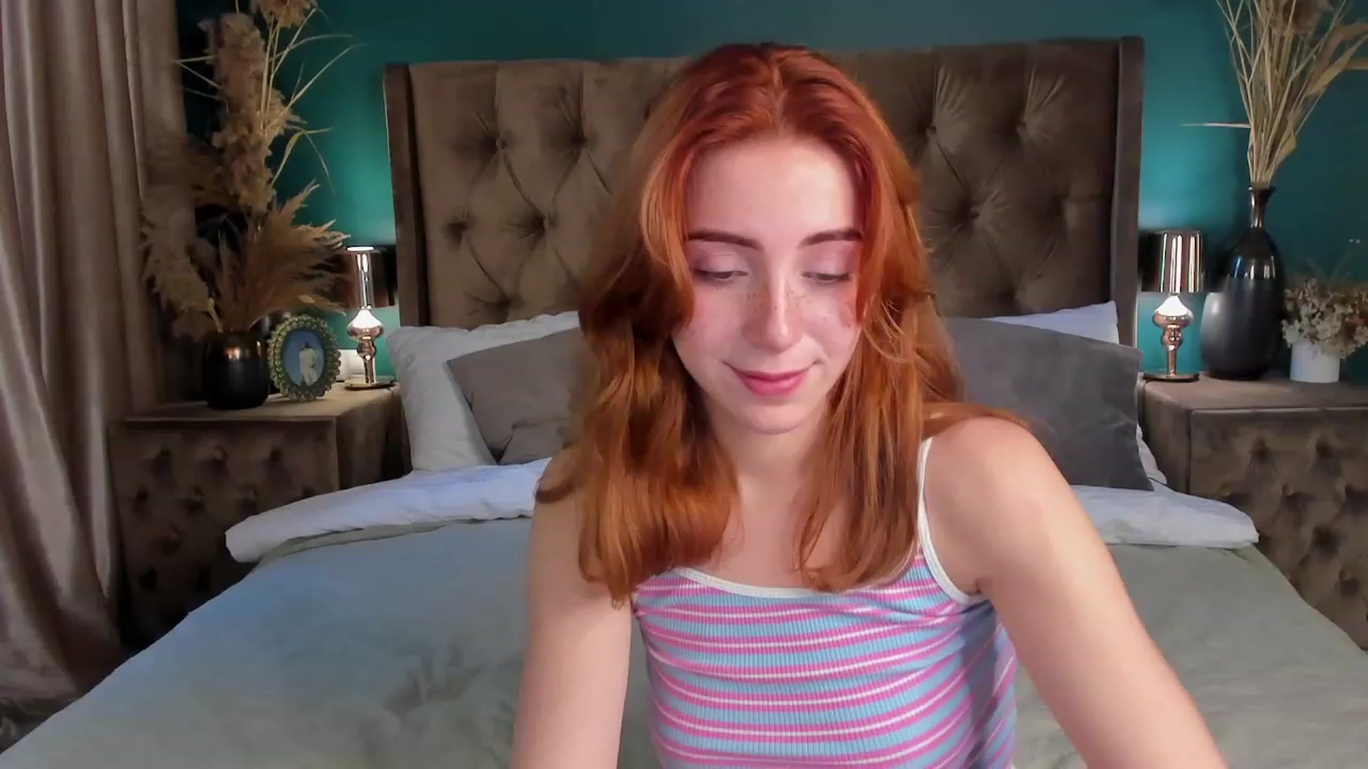 Gallery image thumbnail from ElsaYoung's myfreecams stream on, 06/16/2023, 07:50 image 18 of 20