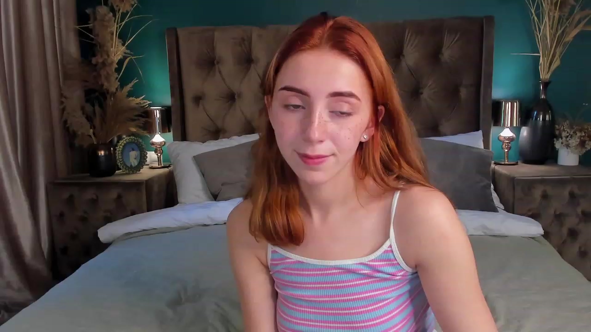 Gallery image thumbnail from ElsaYoung's myfreecams stream on, 06/16/2023, 07:50 image 16 of 20