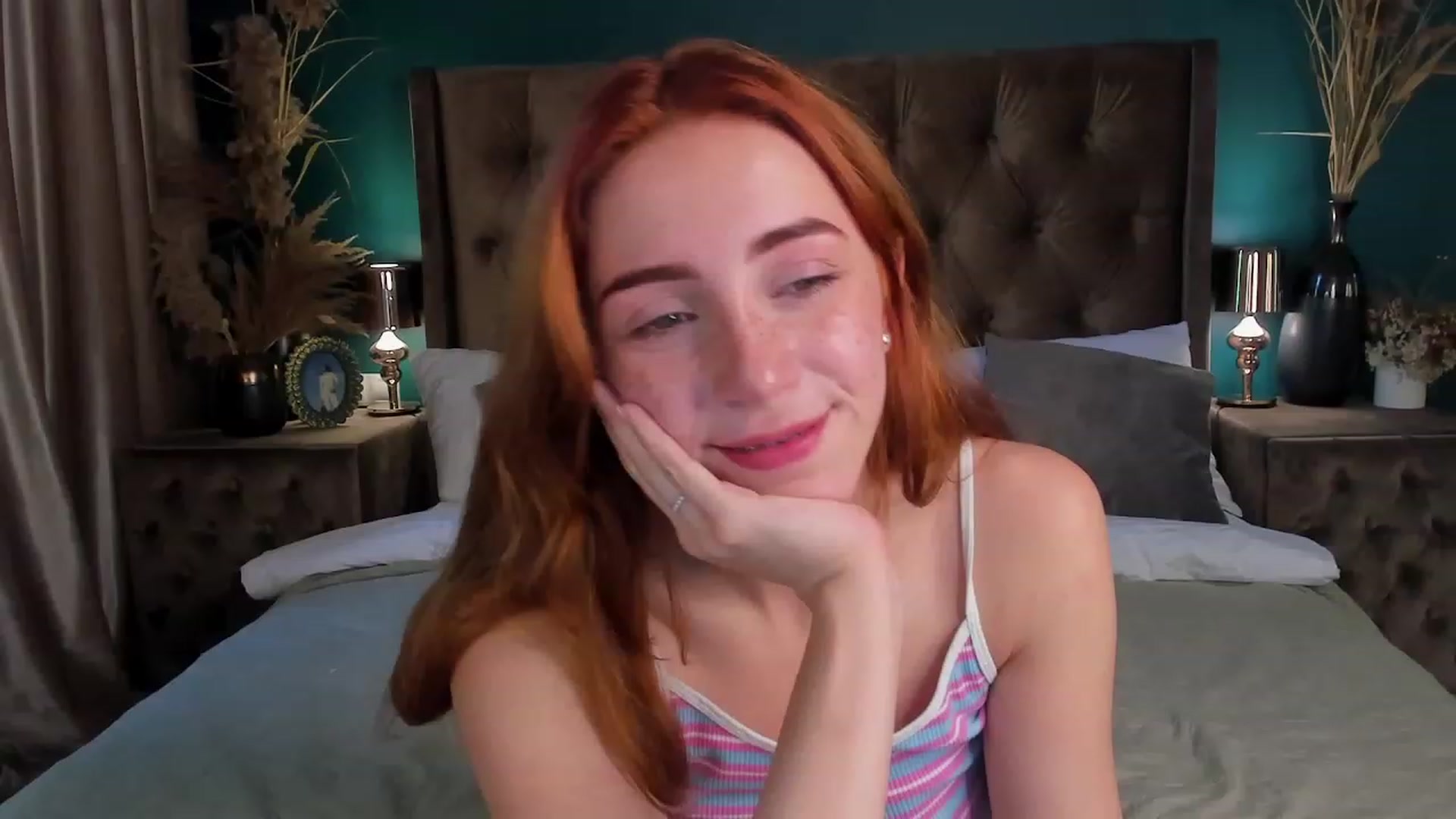 Gallery image thumbnail from ElsaYoung's myfreecams stream on, 06/16/2023, 07:50 image 14 of 20