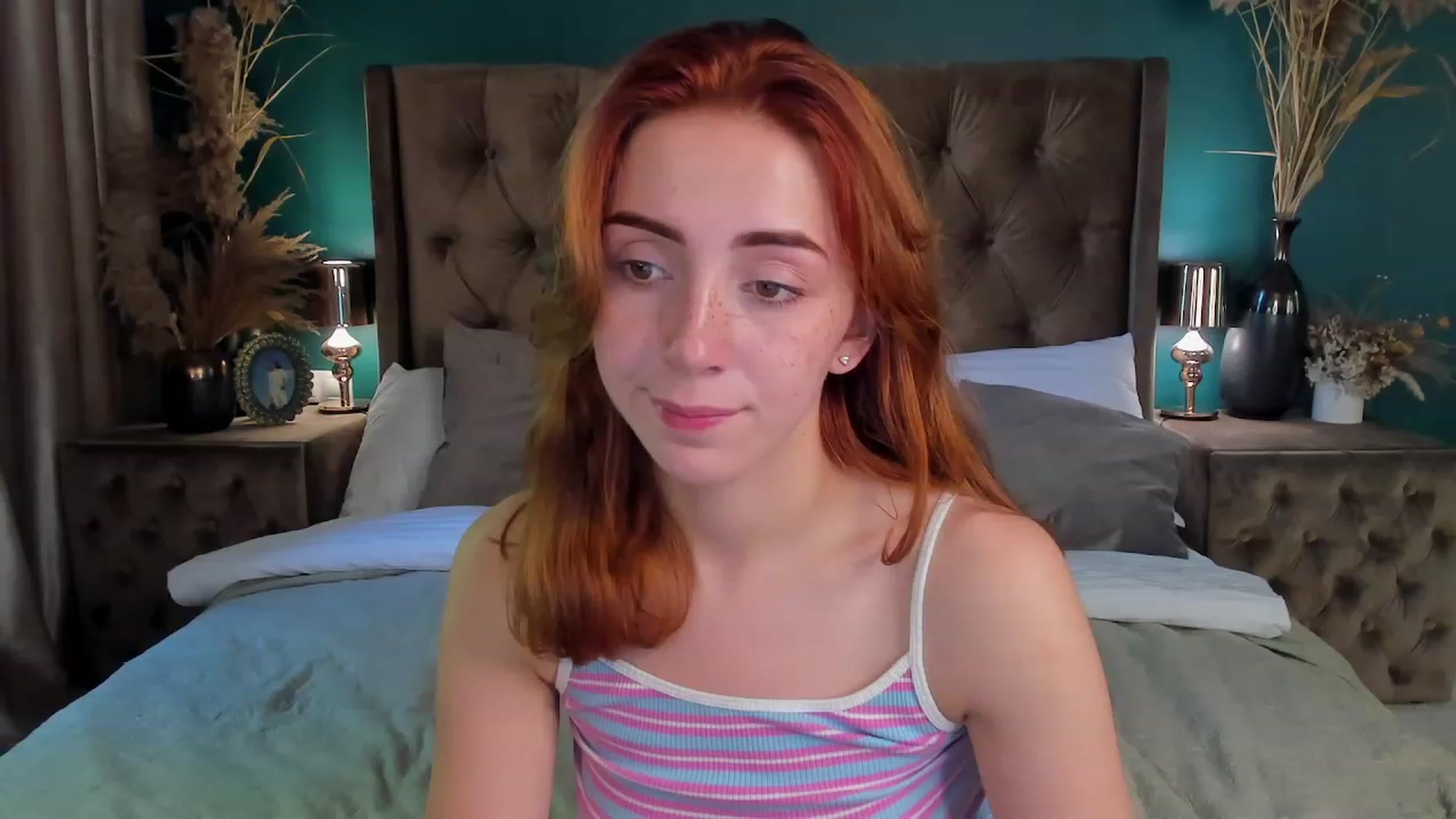 Gallery image thumbnail from ElsaYoung's myfreecams stream on, 06/16/2023, 11:17 image 17 of 20
