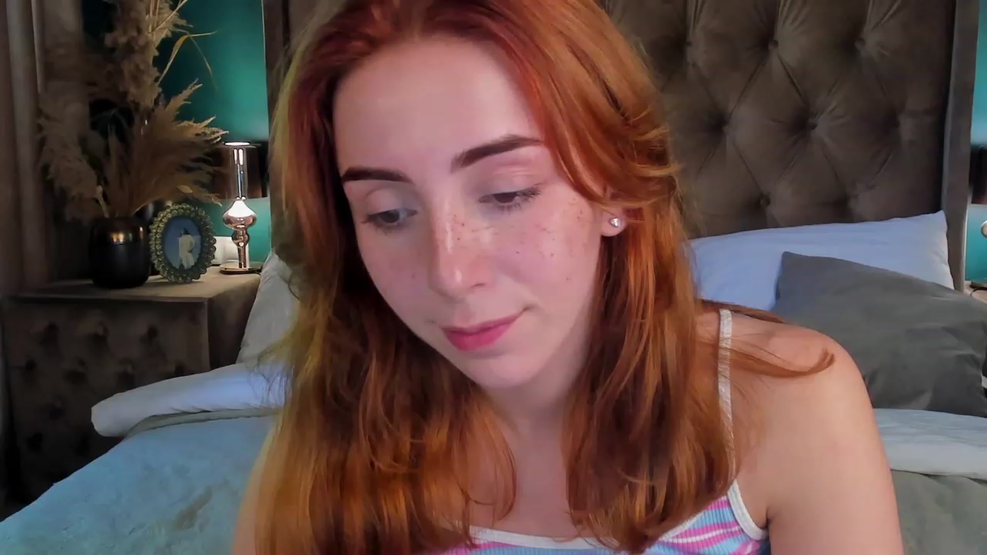 Gallery image thumbnail from ElsaYoung's myfreecams stream on, 06/16/2023, 11:17 image 13 of 20