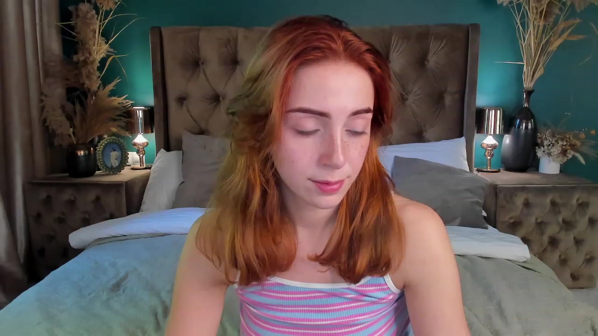 Gallery image thumbnail from ElsaYoung's myfreecams stream on, 06/16/2023, 11:17 image 16 of 20
