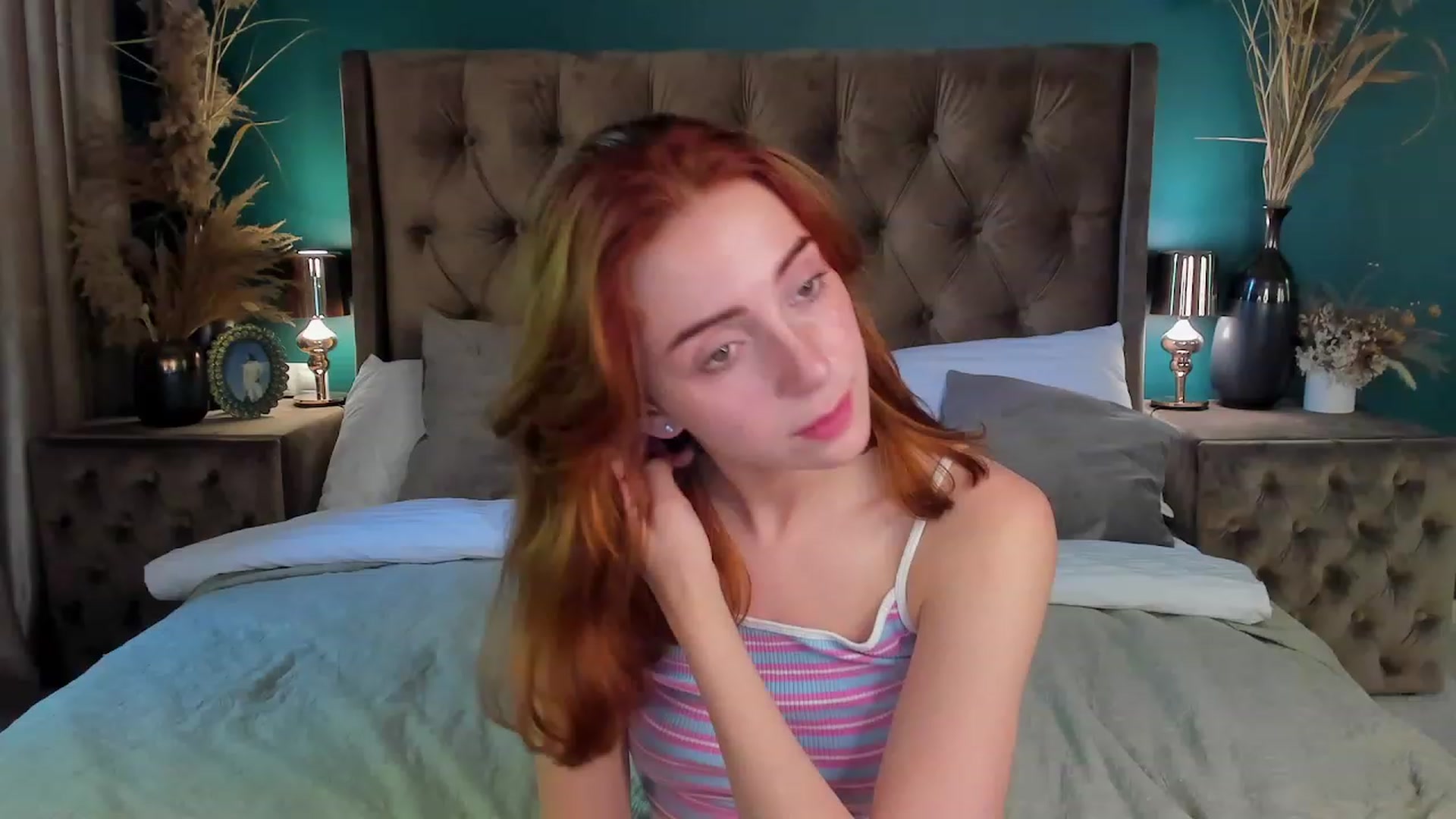 Gallery image thumbnail from ElsaYoung's myfreecams stream on, 06/16/2023, 11:17 image 11 of 20