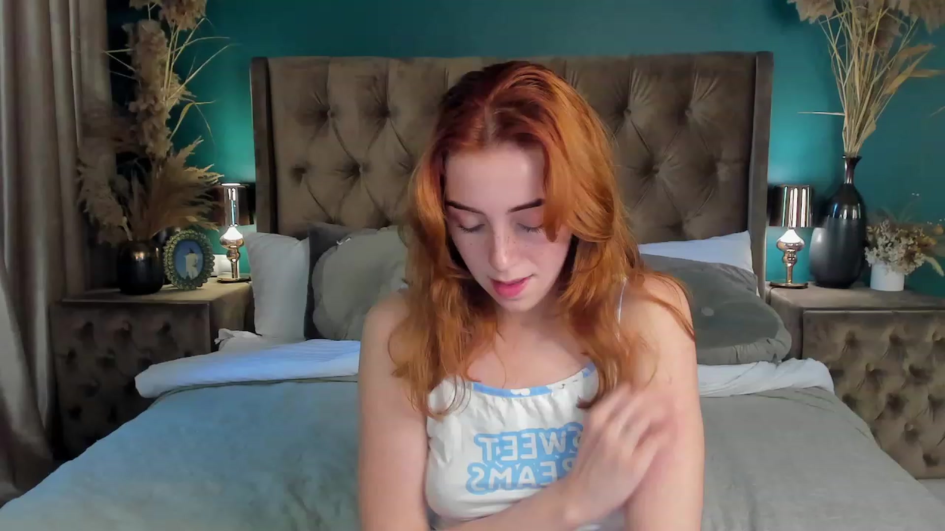 Gallery image thumbnail from ElsaYoung's myfreecams stream on, 06/17/2023, 08:08 image 18 of 20