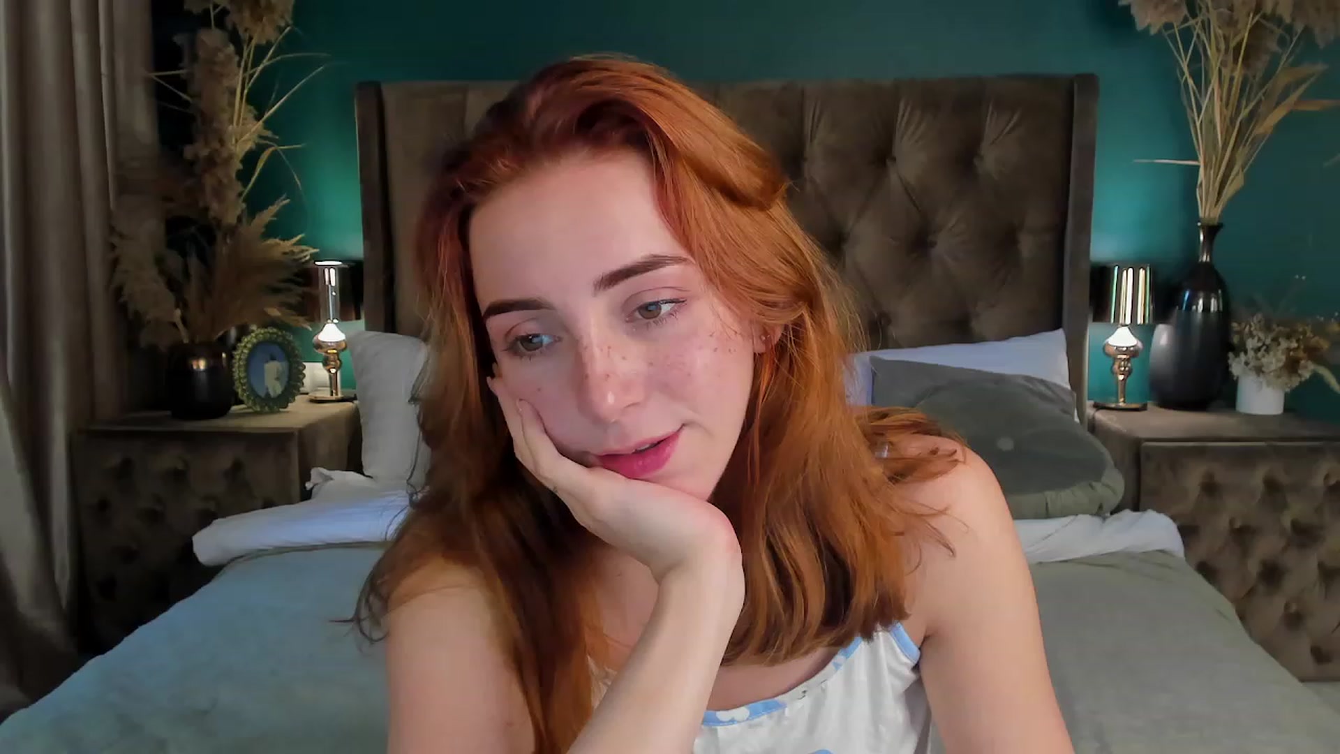 Gallery image thumbnail from ElsaYoung's myfreecams stream on, 06/17/2023, 08:08 image 6 of 20