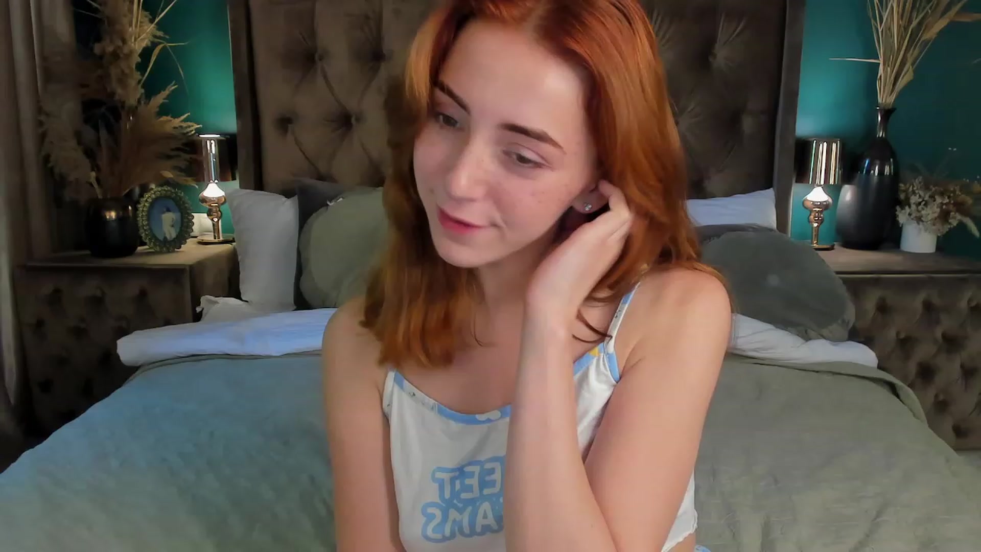 Gallery image thumbnail from ElsaYoung's myfreecams stream on, 06/17/2023, 09:35 image 10 of 20