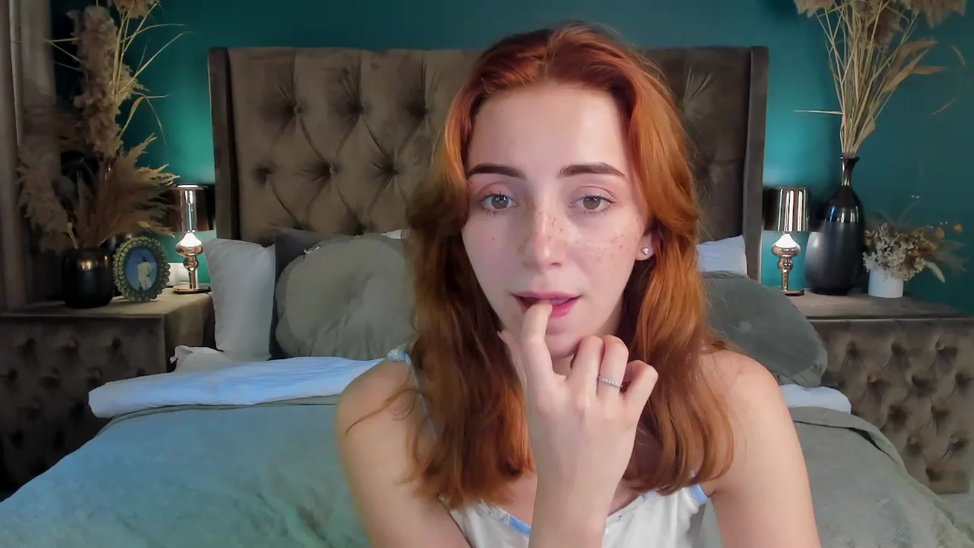 Gallery image thumbnail from ElsaYoung's myfreecams stream on, 06/17/2023, 10:12 image 11 of 20