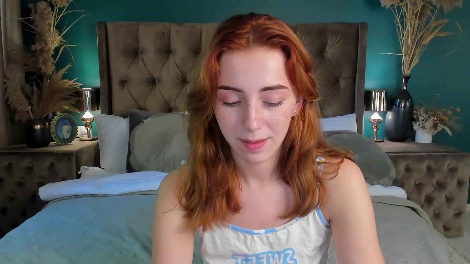 Gallery image thumbnail from ElsaYoung's myfreecams stream on, 06/17/2023, 10:12 image 17 of 20