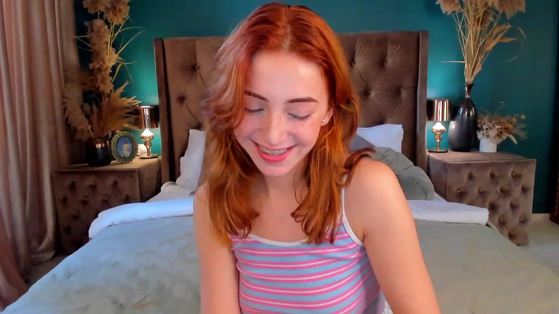 Gallery image thumbnail from ElsaYoung's myfreecams stream on, 06/18/2023, 14:59 image 18 of 20