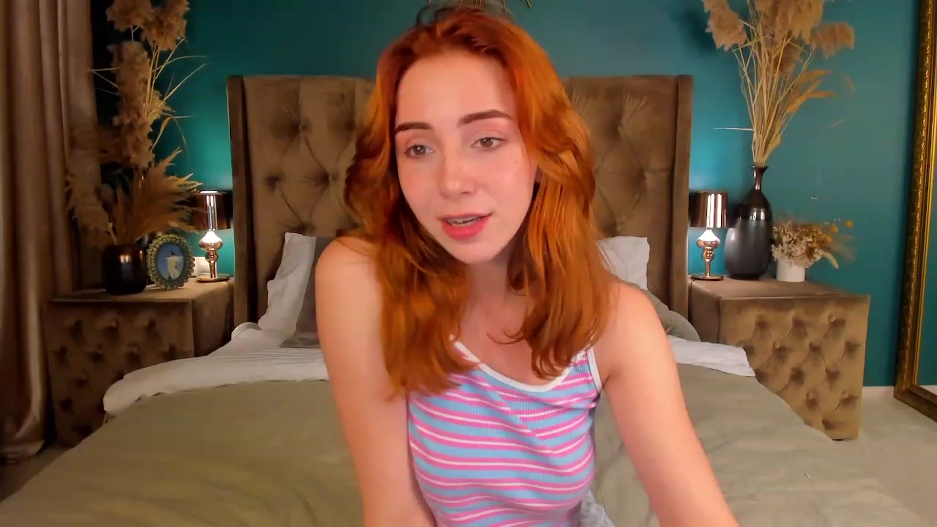 Gallery image thumbnail from ElsaYoung's myfreecams stream on, 06/18/2023, 19:05 image 4 of 20