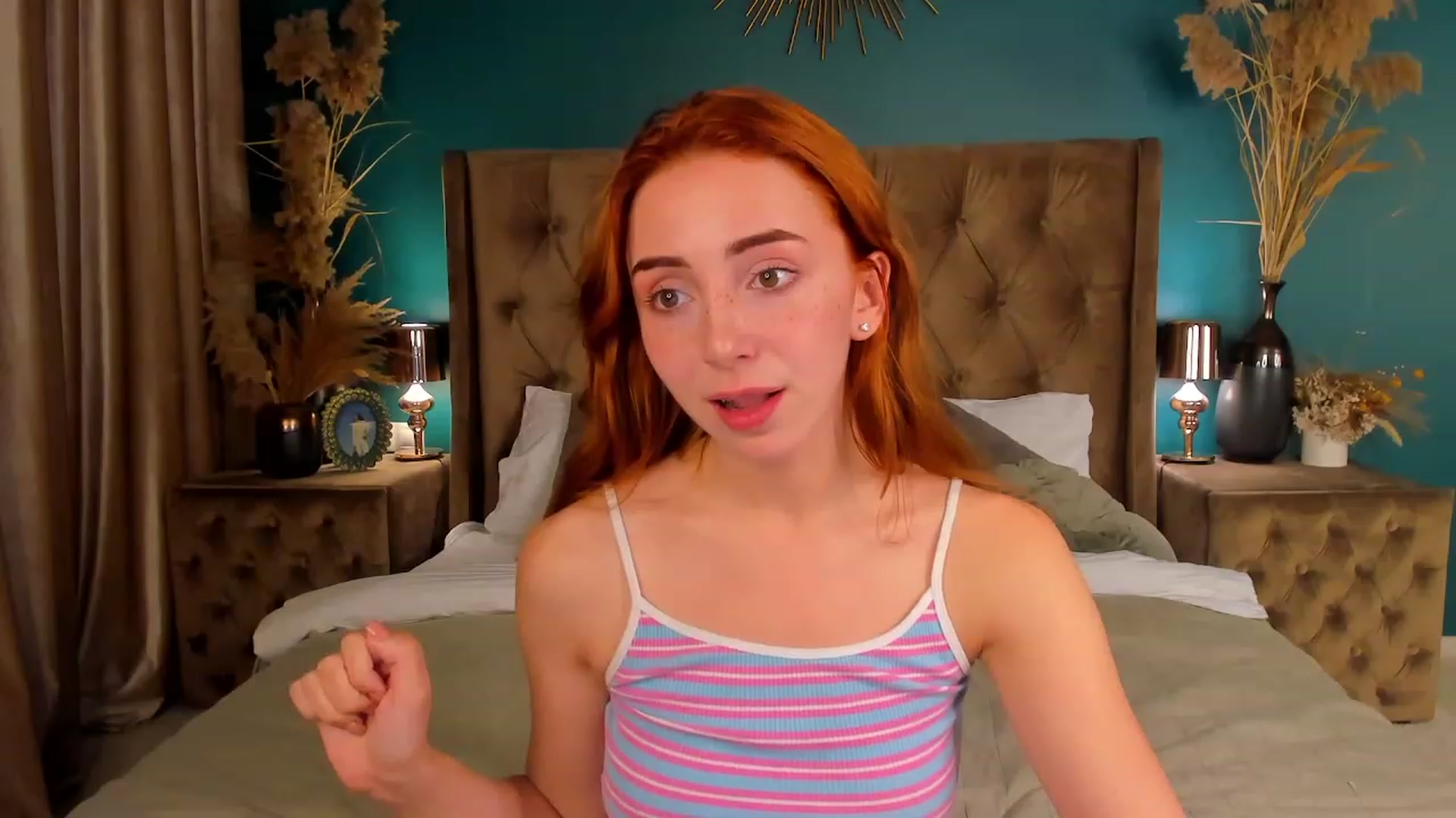 Gallery image thumbnail from ElsaYoung's myfreecams stream on, 06/18/2023, 19:05 image 12 of 20
