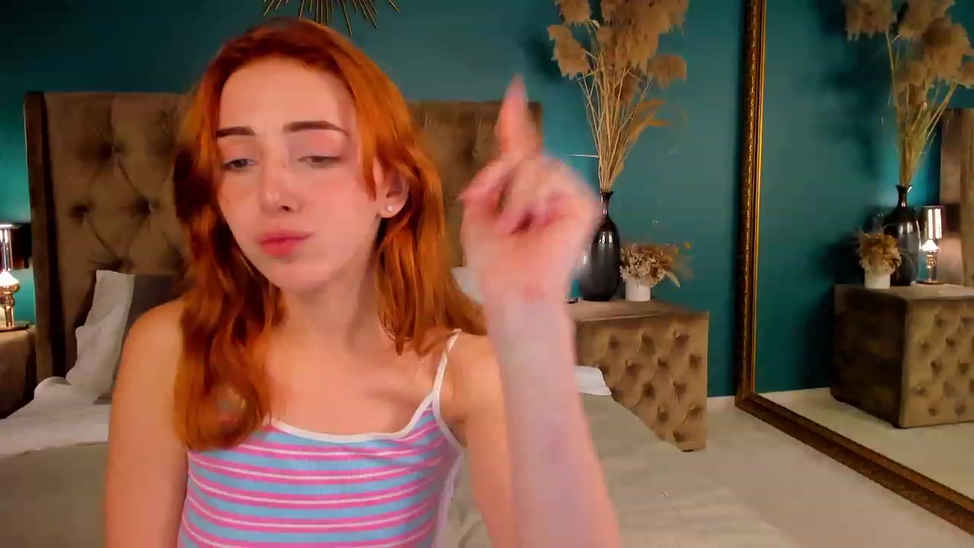 Gallery image thumbnail from ElsaYoung's myfreecams stream on, 06/18/2023, 19:05 image 13 of 20