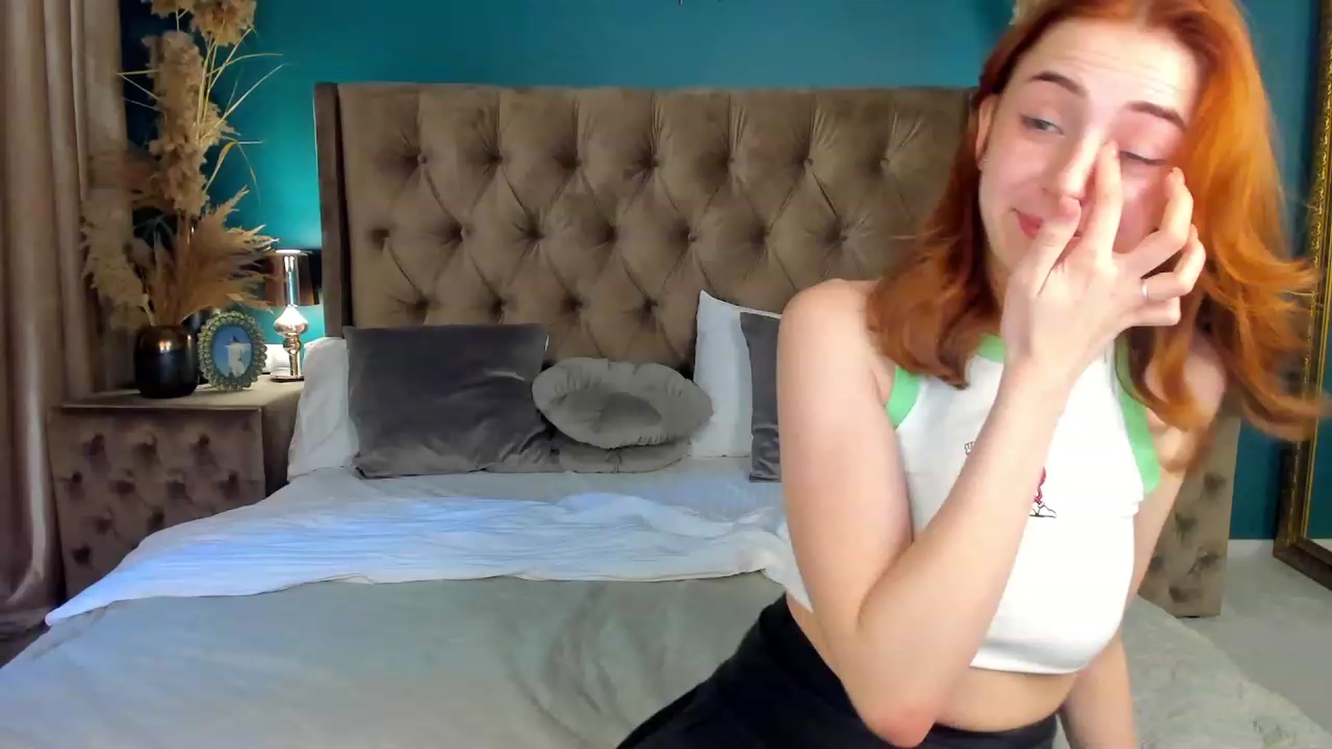 Gallery image thumbnail from ElsaYoung's myfreecams stream on, 06/20/2023, 11:59 image 13 of 20