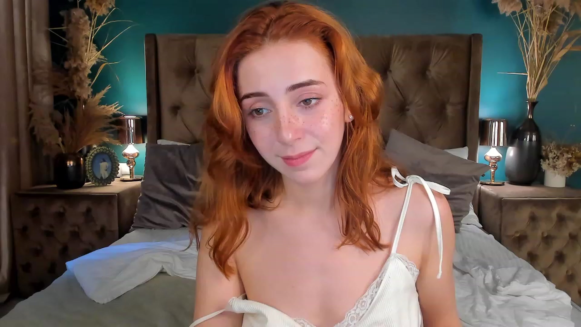 Gallery image thumbnail from ElsaYoung's myfreecams stream on, 06/21/2023, 16:35 image 12 of 20