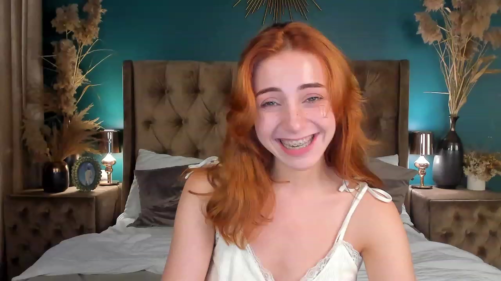 Gallery image thumbnail from ElsaYoung's myfreecams stream on, 06/21/2023, 18:02 image 18 of 20