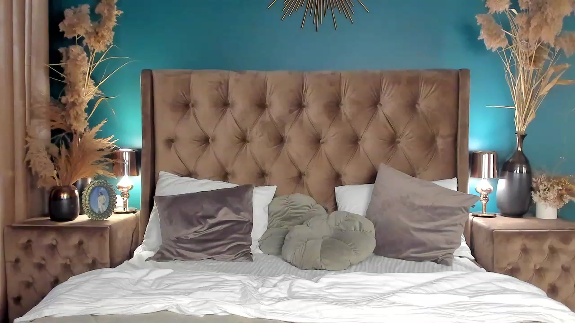 Gallery image thumbnail from ElsaYoung's myfreecams stream on, 06/21/2023, 18:02 image 13 of 20