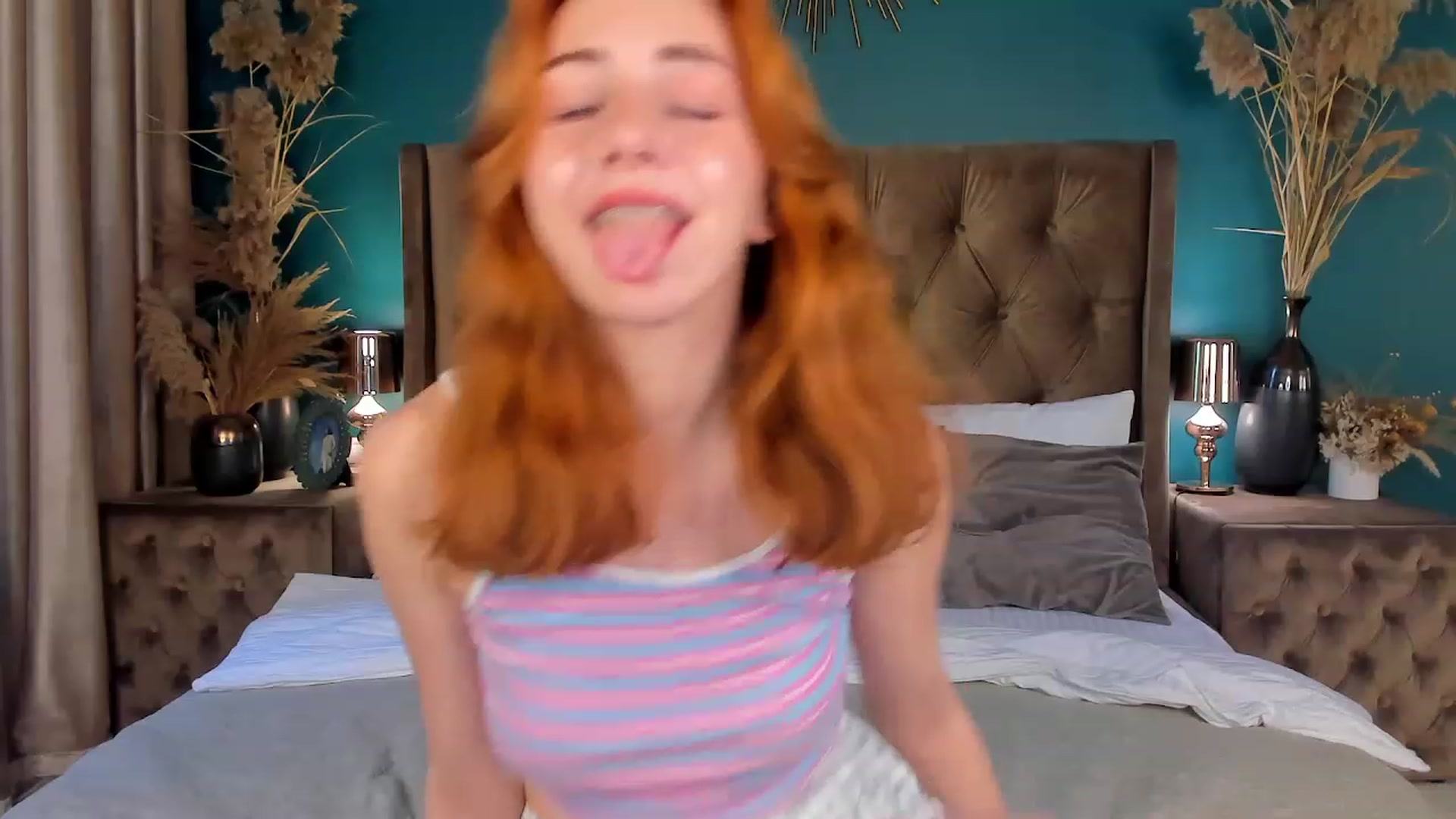 Gallery image thumbnail from ElsaYoung's myfreecams stream on, 06/24/2023, 07:37 image 17 of 20