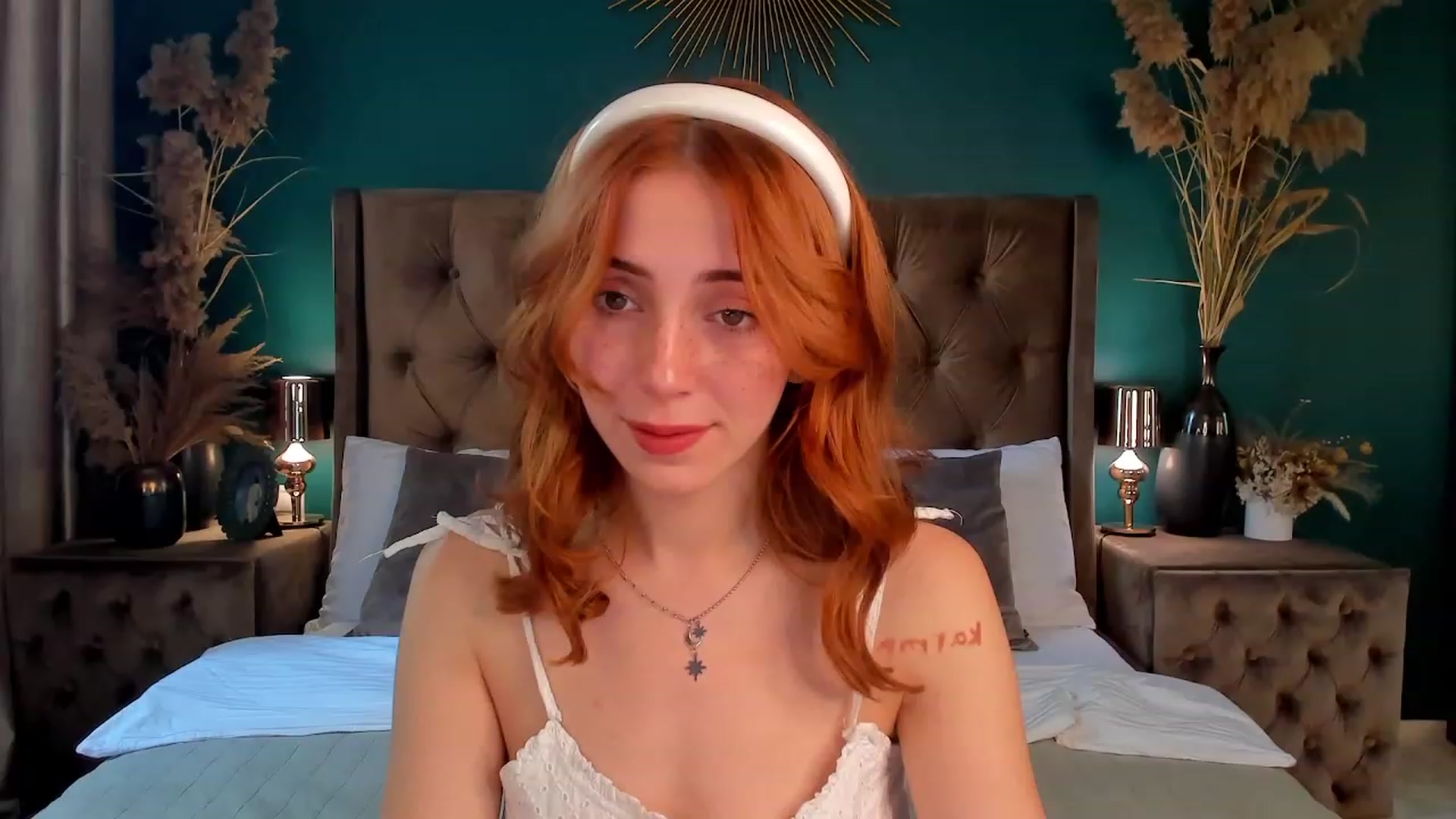 Gallery image thumbnail from ElsaYoung's myfreecams stream on, 06/27/2023, 12:36 image 18 of 20