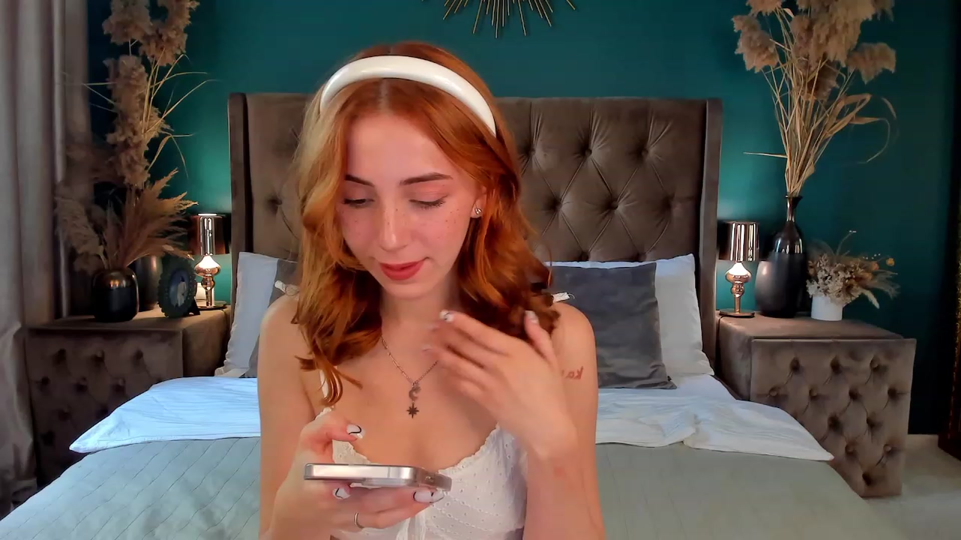 Gallery image thumbnail from ElsaYoung's myfreecams stream on, 06/27/2023, 12:36 image 12 of 20