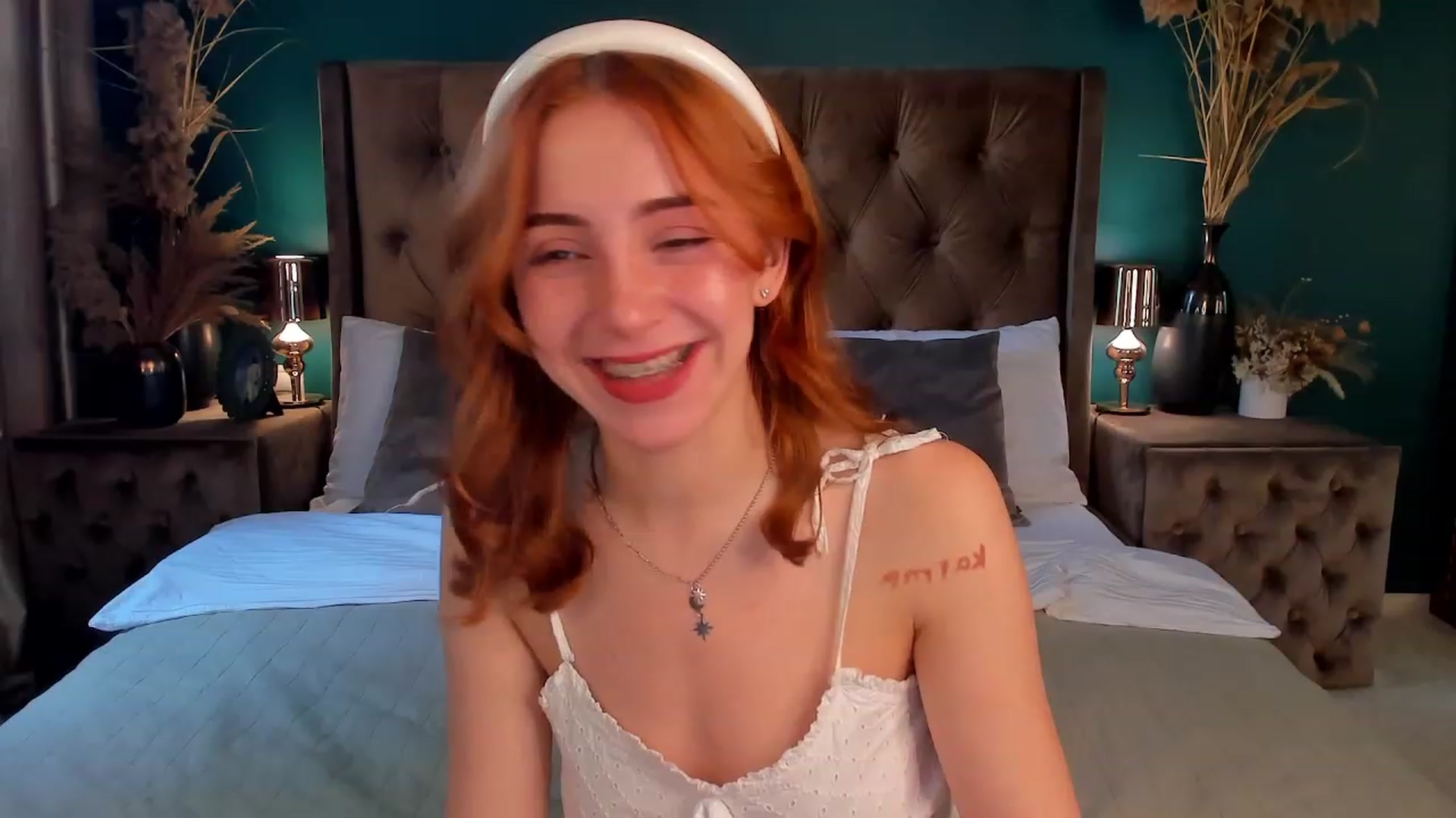 Gallery image thumbnail from ElsaYoung's myfreecams stream on, 06/27/2023, 12:36 image 19 of 20