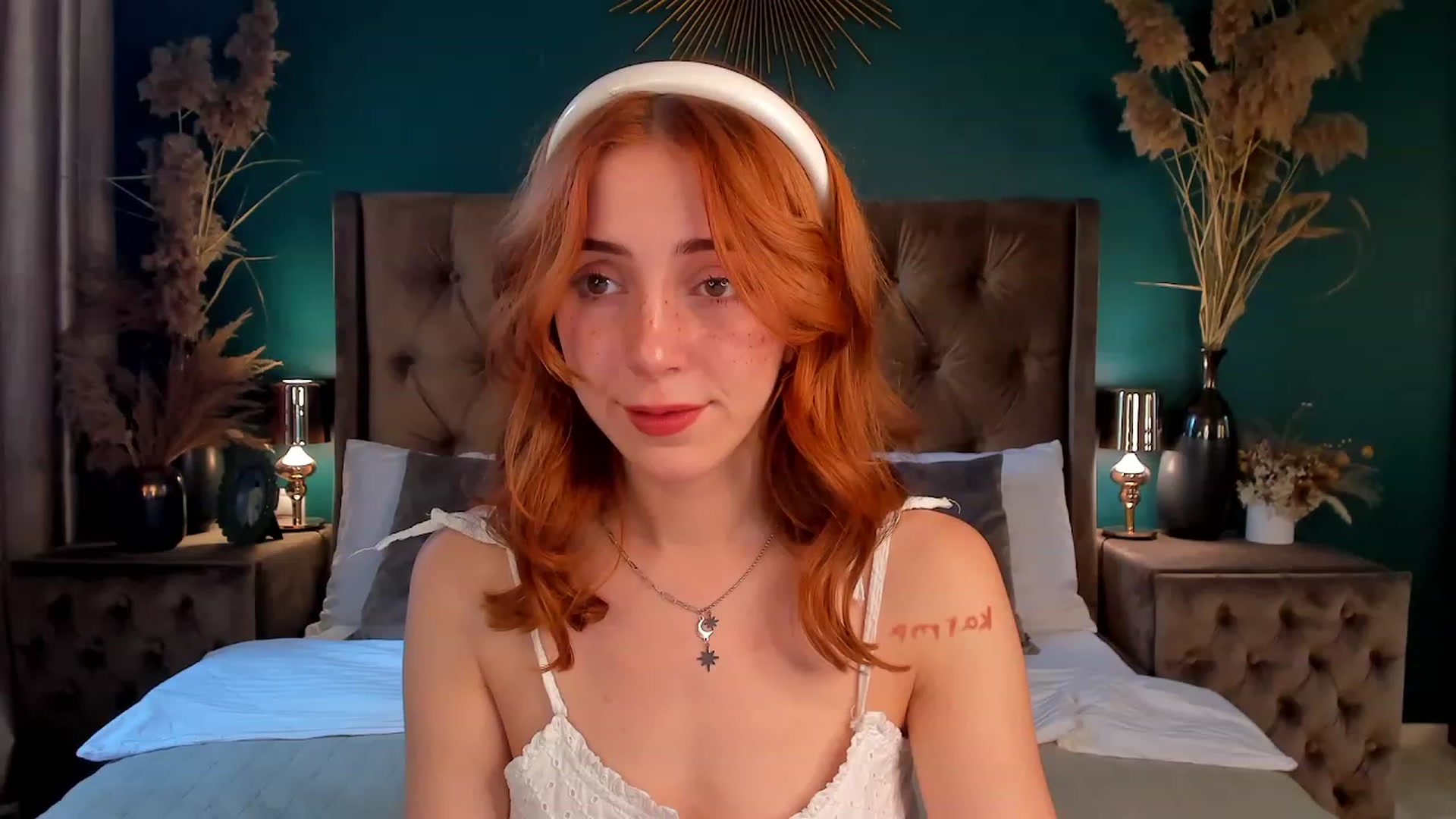 Gallery image thumbnail from ElsaYoung's myfreecams stream on, 06/27/2023, 12:36 image 17 of 20