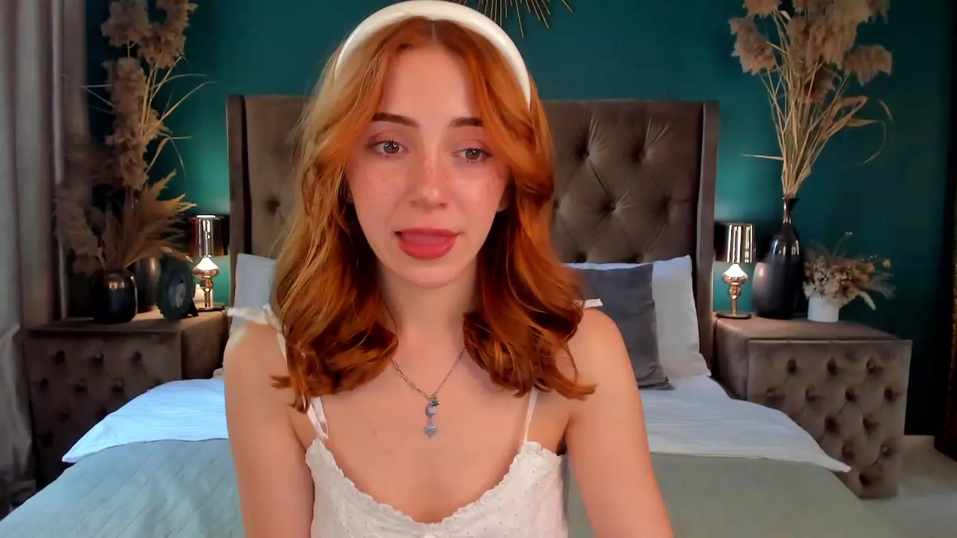 Gallery image thumbnail from ElsaYoung's myfreecams stream on, 06/27/2023, 12:36 image 9 of 20