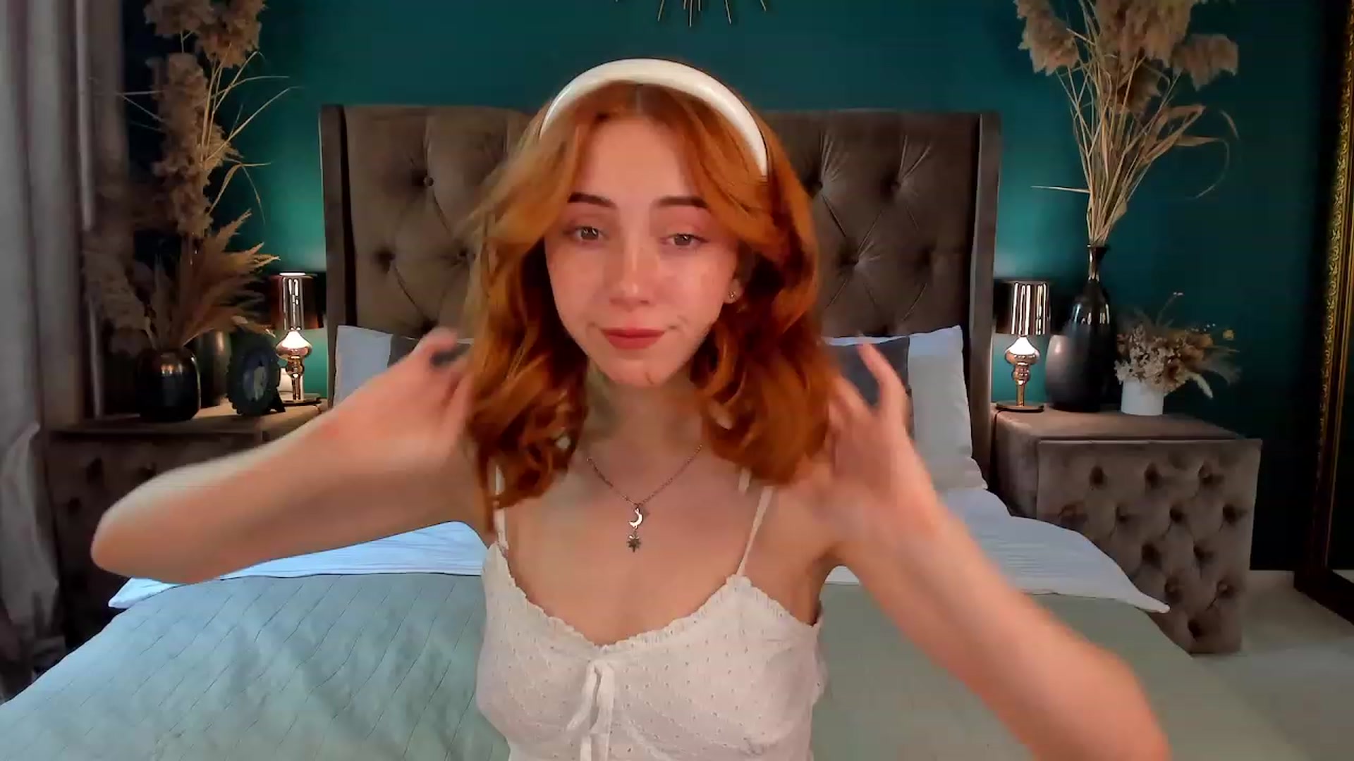 Gallery image thumbnail from ElsaYoung's myfreecams stream on, 06/27/2023, 12:36 image 3 of 20