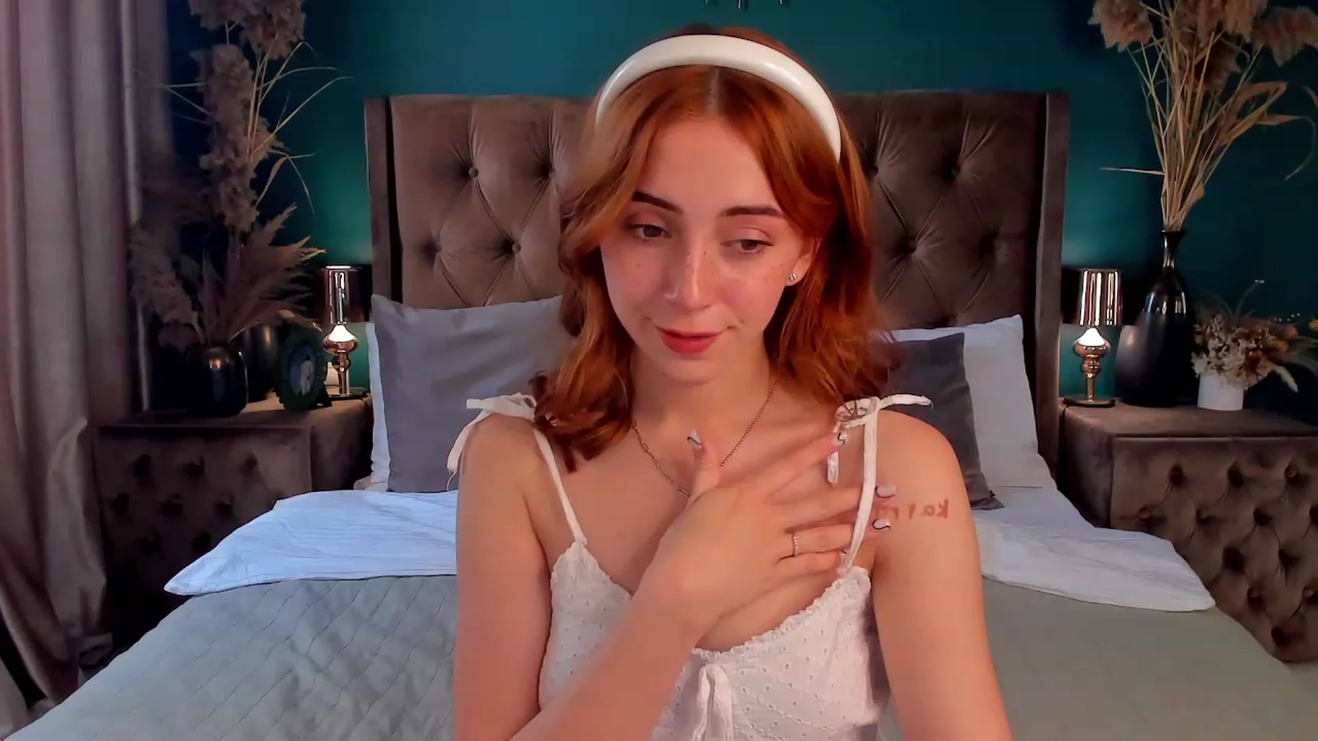 Gallery image thumbnail from ElsaYoung's myfreecams stream on, 06/27/2023, 14:46 image 1 of 20